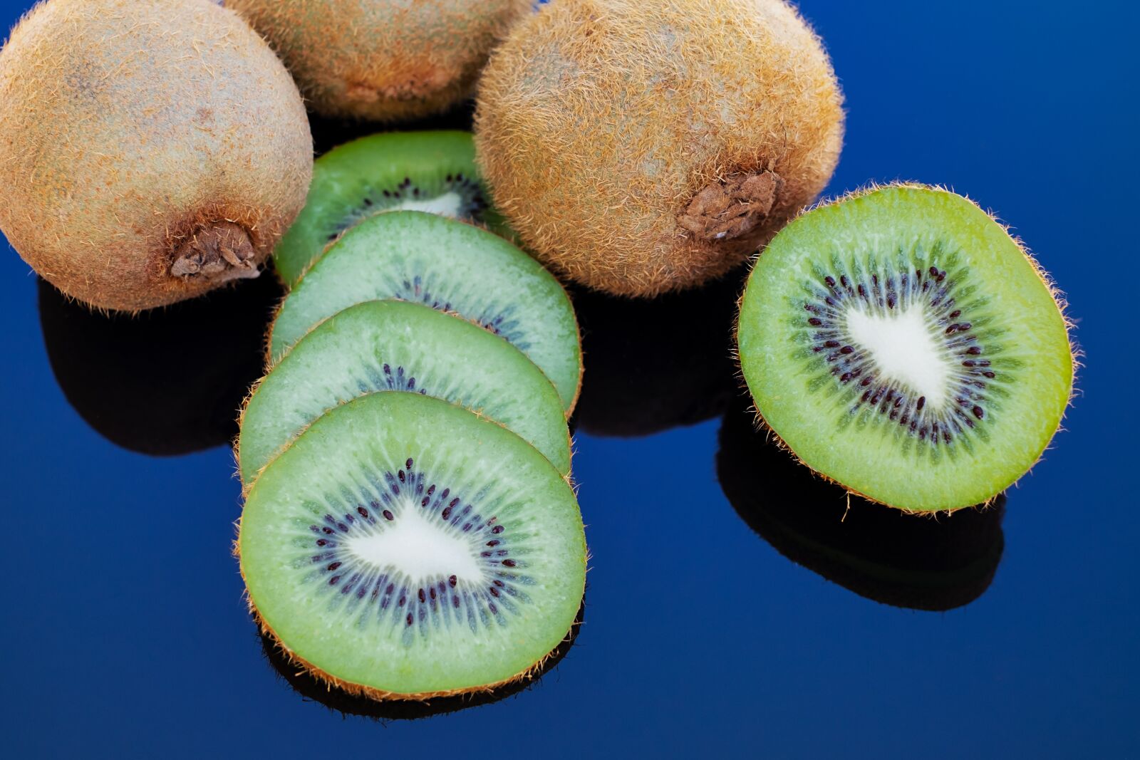 Fujifilm X-T10 + Fujifilm XF 35mm F1.4 R sample photo. Kiwi, fruit, fresh photography