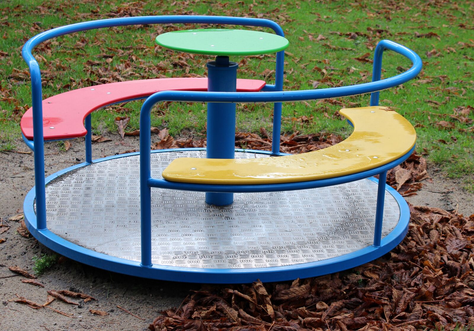 Canon EOS 1200D (EOS Rebel T5 / EOS Kiss X70 / EOS Hi) sample photo. Carousel, children, fun photography