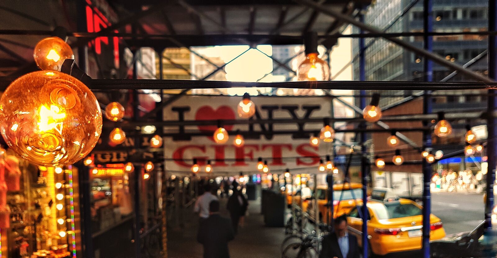 Samsung Galaxy S7 sample photo. Newyork, gifts, street photography