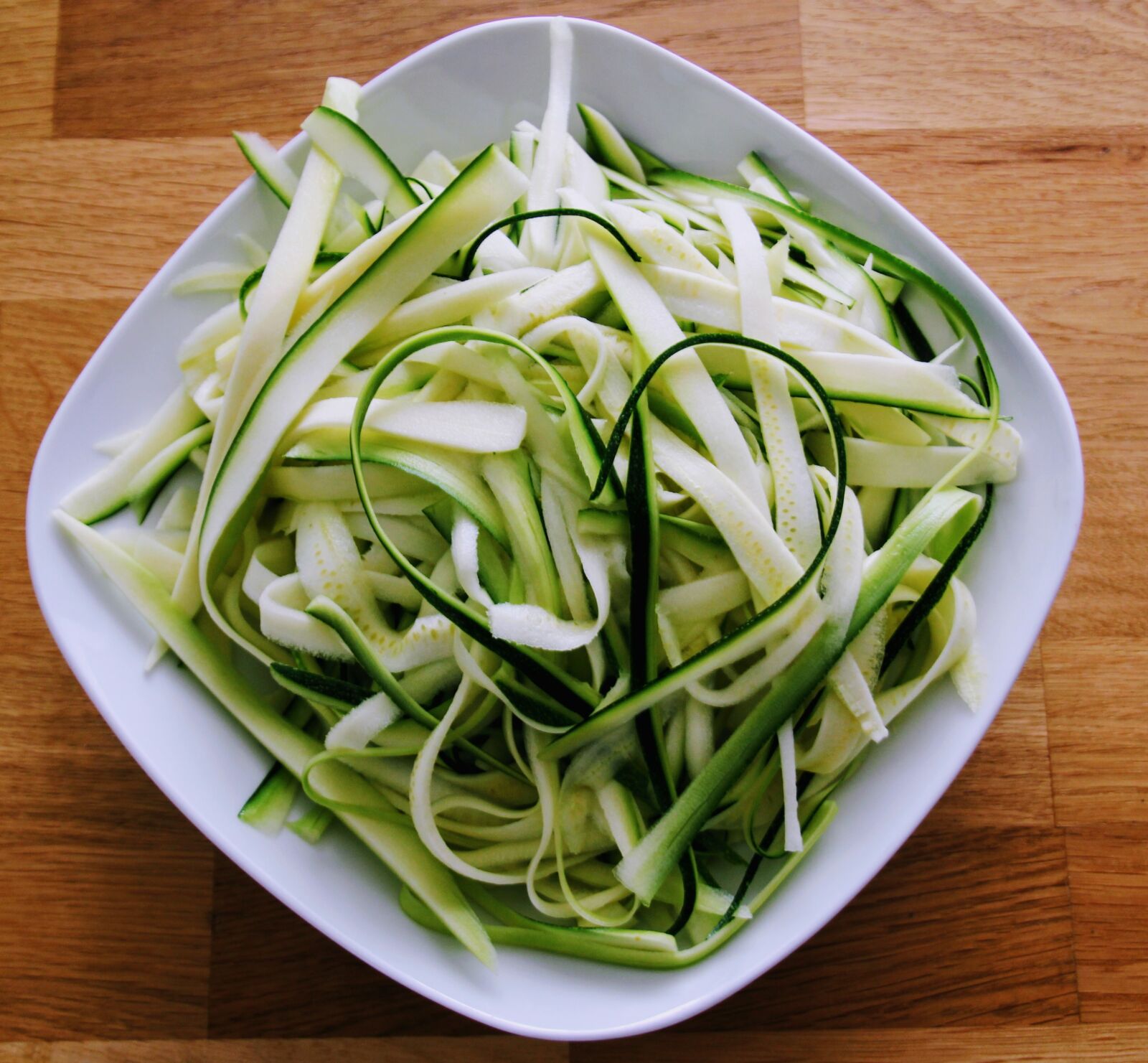 Canon EOS 60D sample photo. Zucchini, delicious, healthy photography