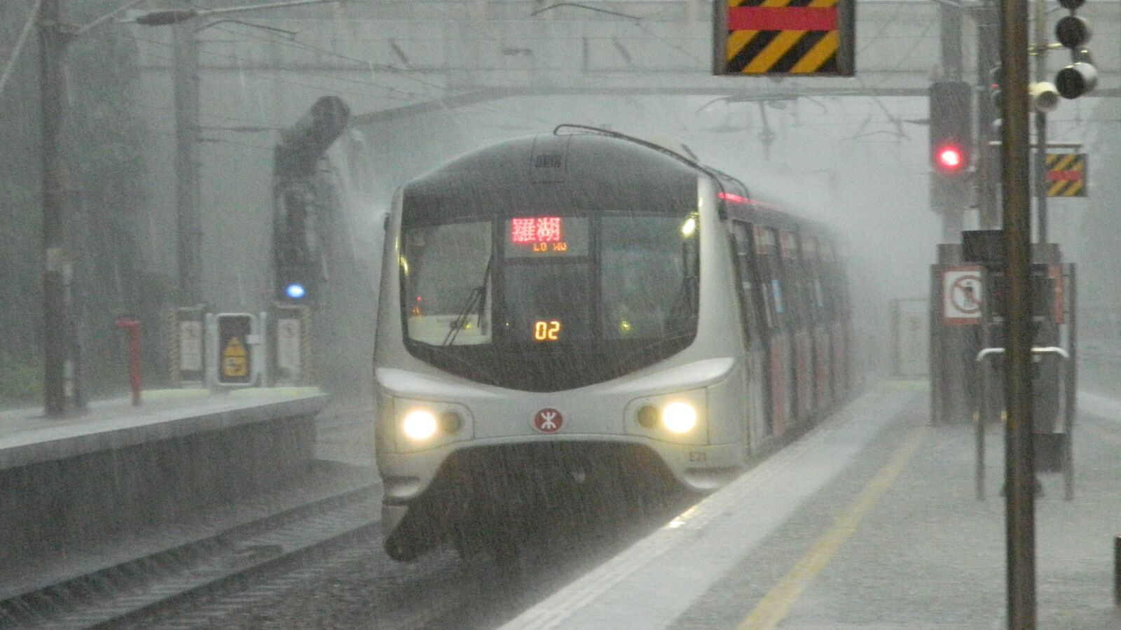 Nikon Coolpix L120 sample photo. Hongkong, metro, train photography