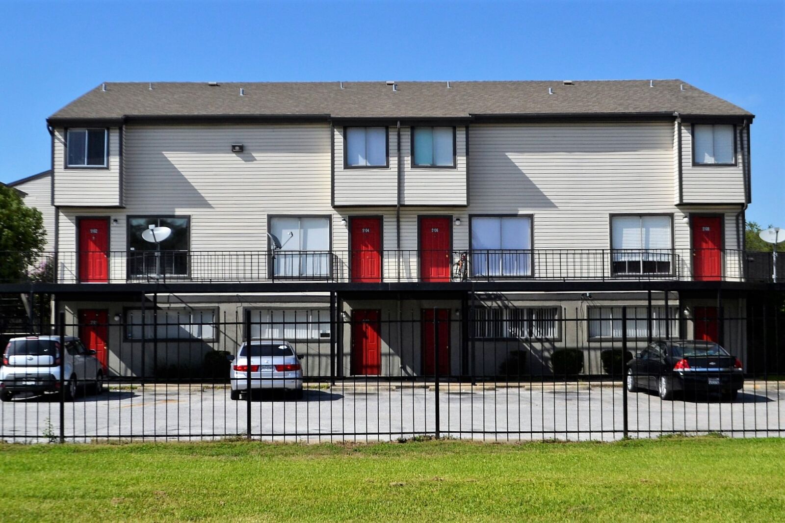 Nikon D3100 sample photo. Apartment complex, houston texas photography