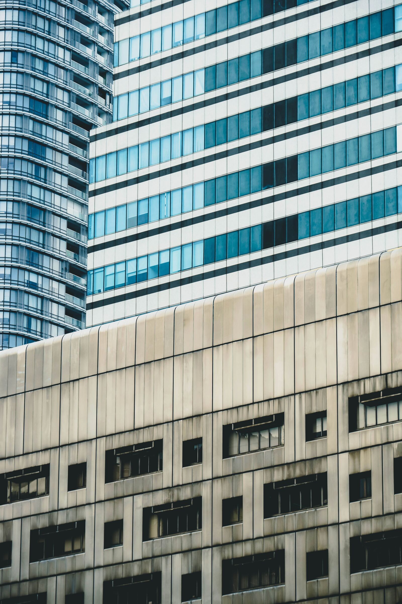 Sony a7 II + Sony FE 24-240mm F3.5-6.3 OSS sample photo. Building, architecture, design, glass photography