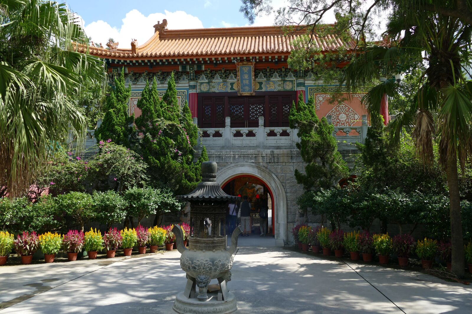 Panasonic Lumix DMC-FZ1000 sample photo. Temple, hong kong, asia photography