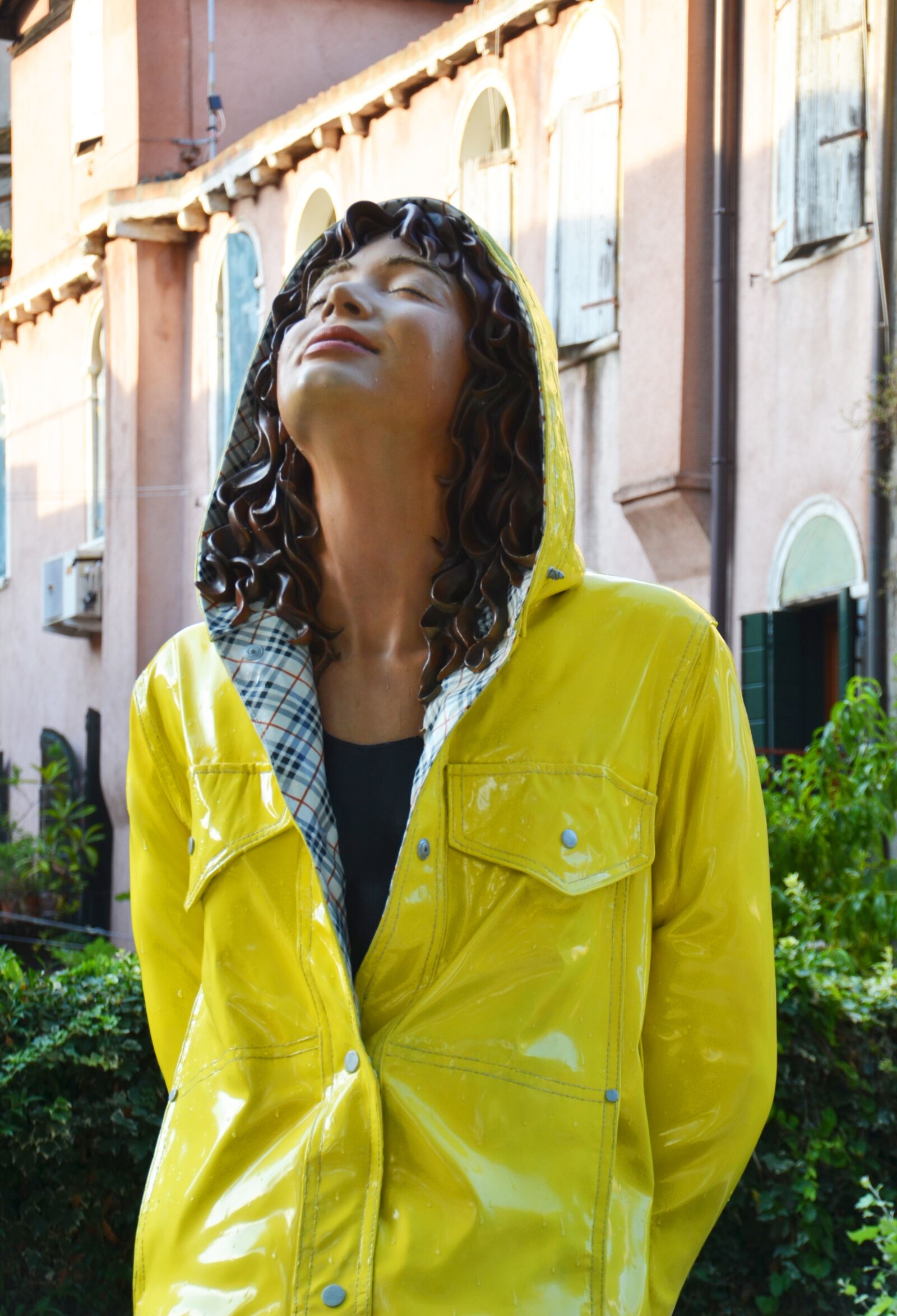 Nikon D7000 sample photo. Sculpture, woman, rain photography