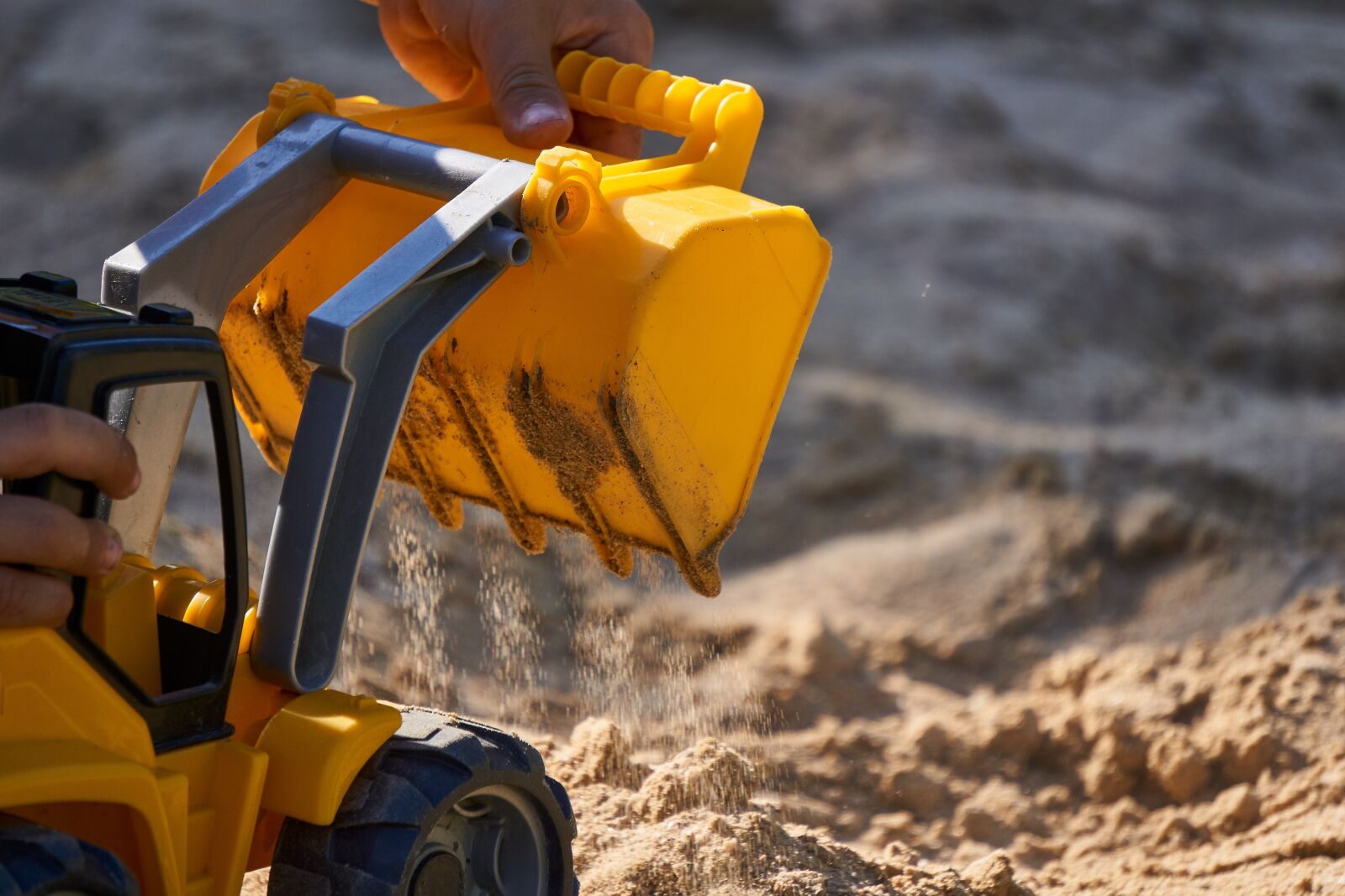 Sony E 55-210mm F4.5-6.3 OSS sample photo. Excavators, sand, loading photography