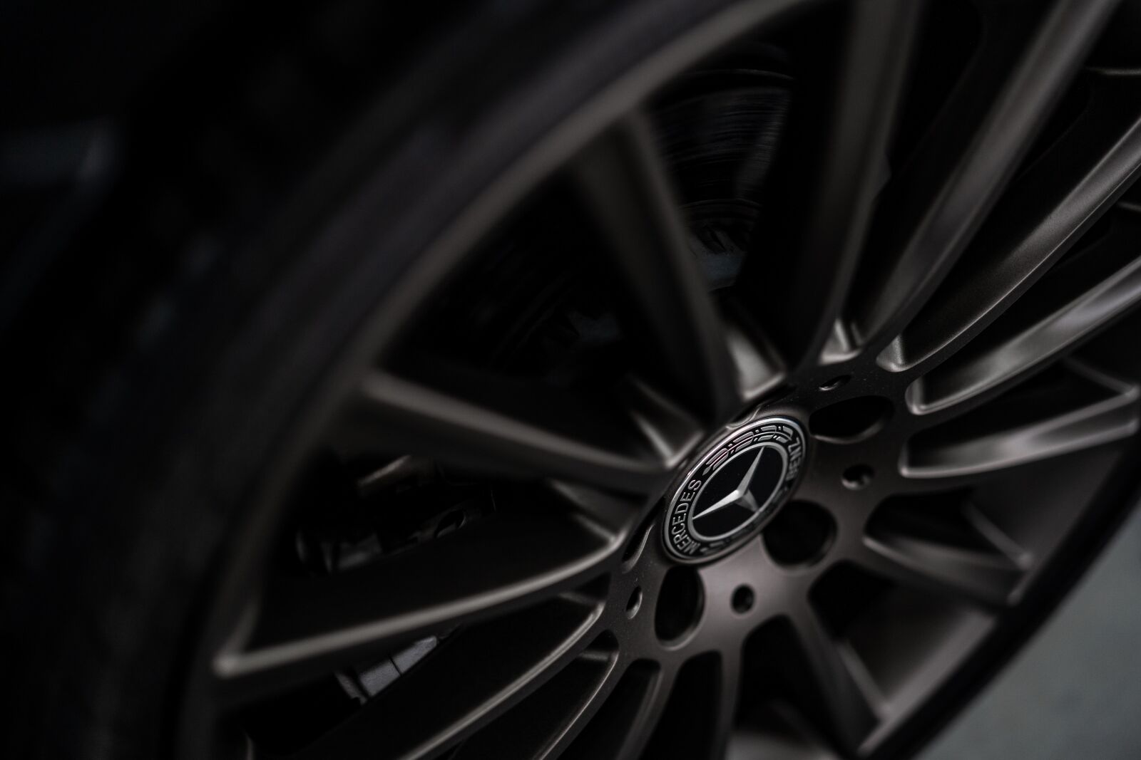 Sony a7 III + Sony Planar T* FE 50mm F1.4 ZA sample photo. Car, benz, mercedes photography