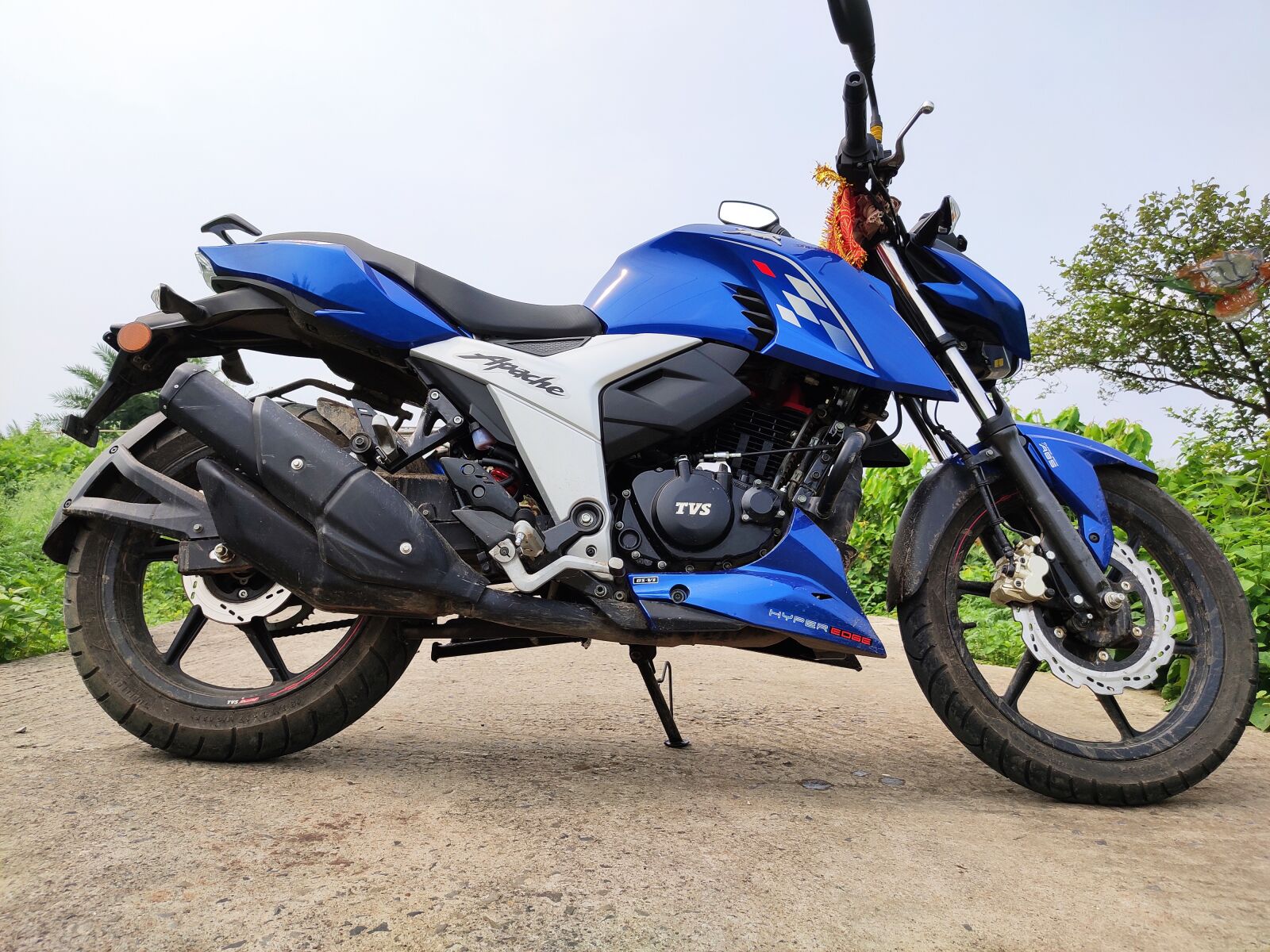 Xiaomi Redmi Note 7 Pro sample photo. Bike, apache, motorcycle photography