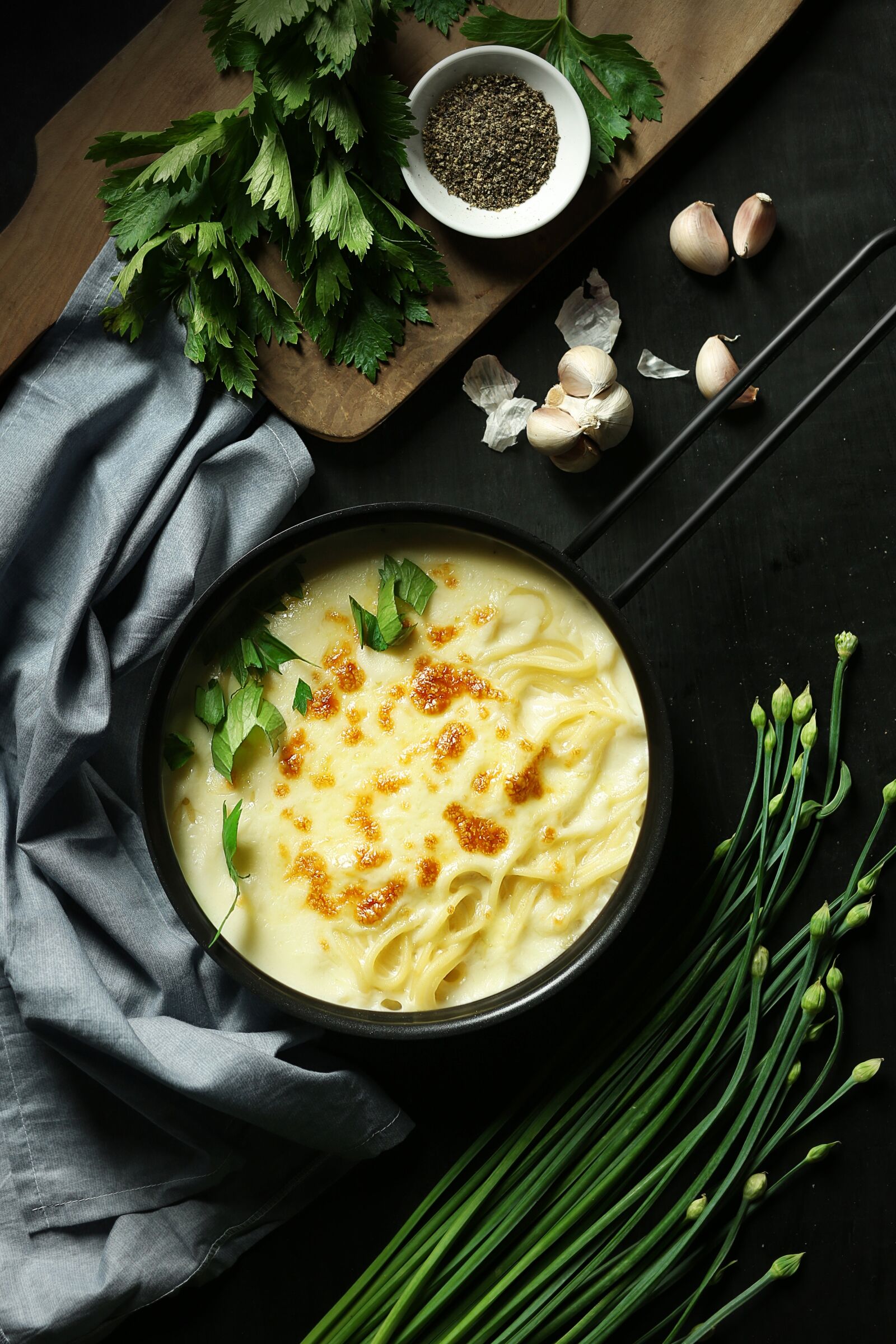 Canon EF 85mm F1.8 USM sample photo. Pasta, pasta maker, pasta photography