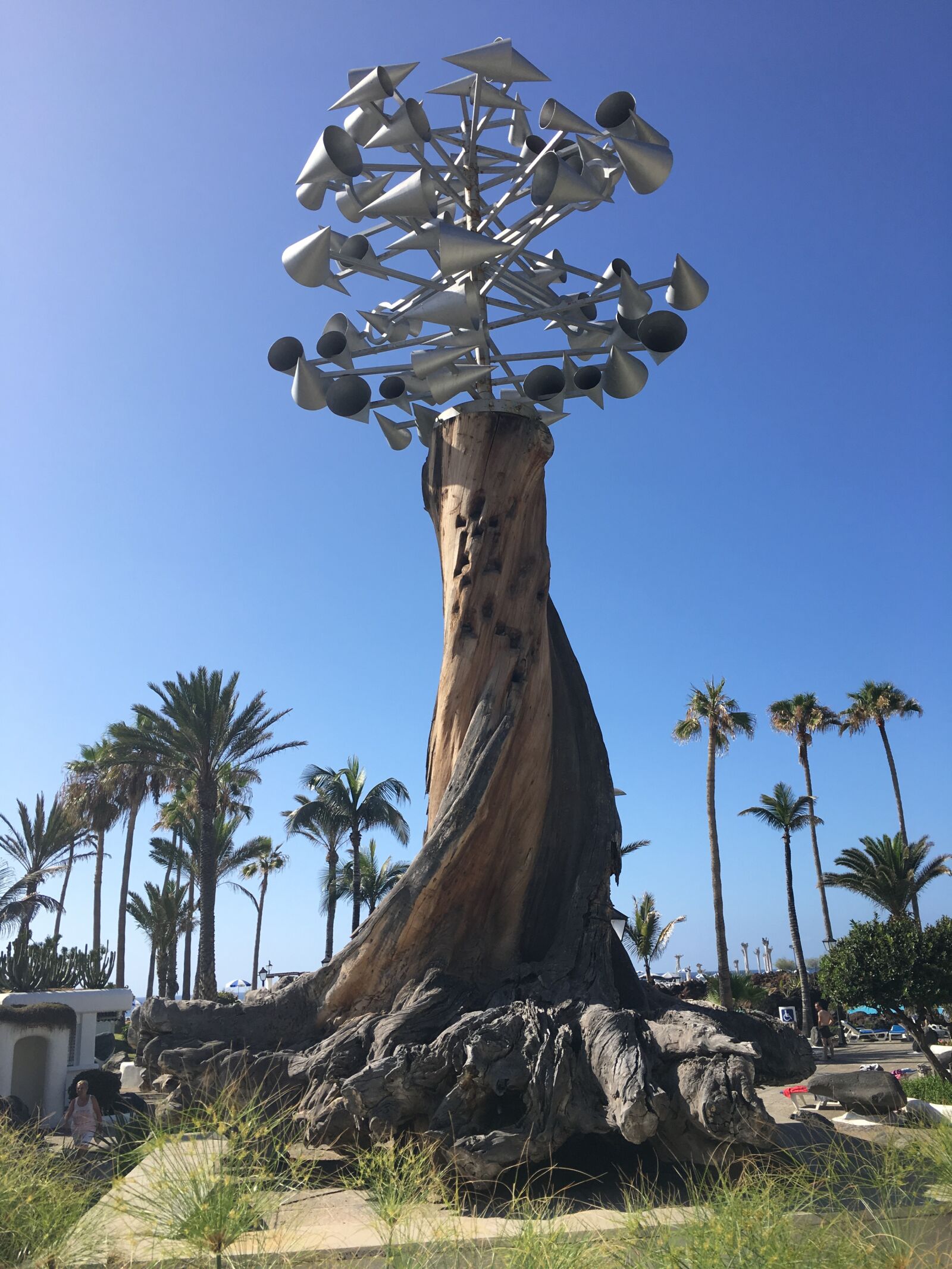 iPhone 6s back camera 4.15mm f/2.2 sample photo. Street art, art, nature photography