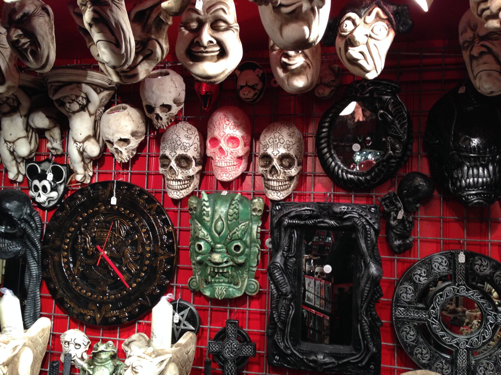 iPhone 5 back camera 4.12mm f/2.4 sample photo. Shops, london, skulls photography