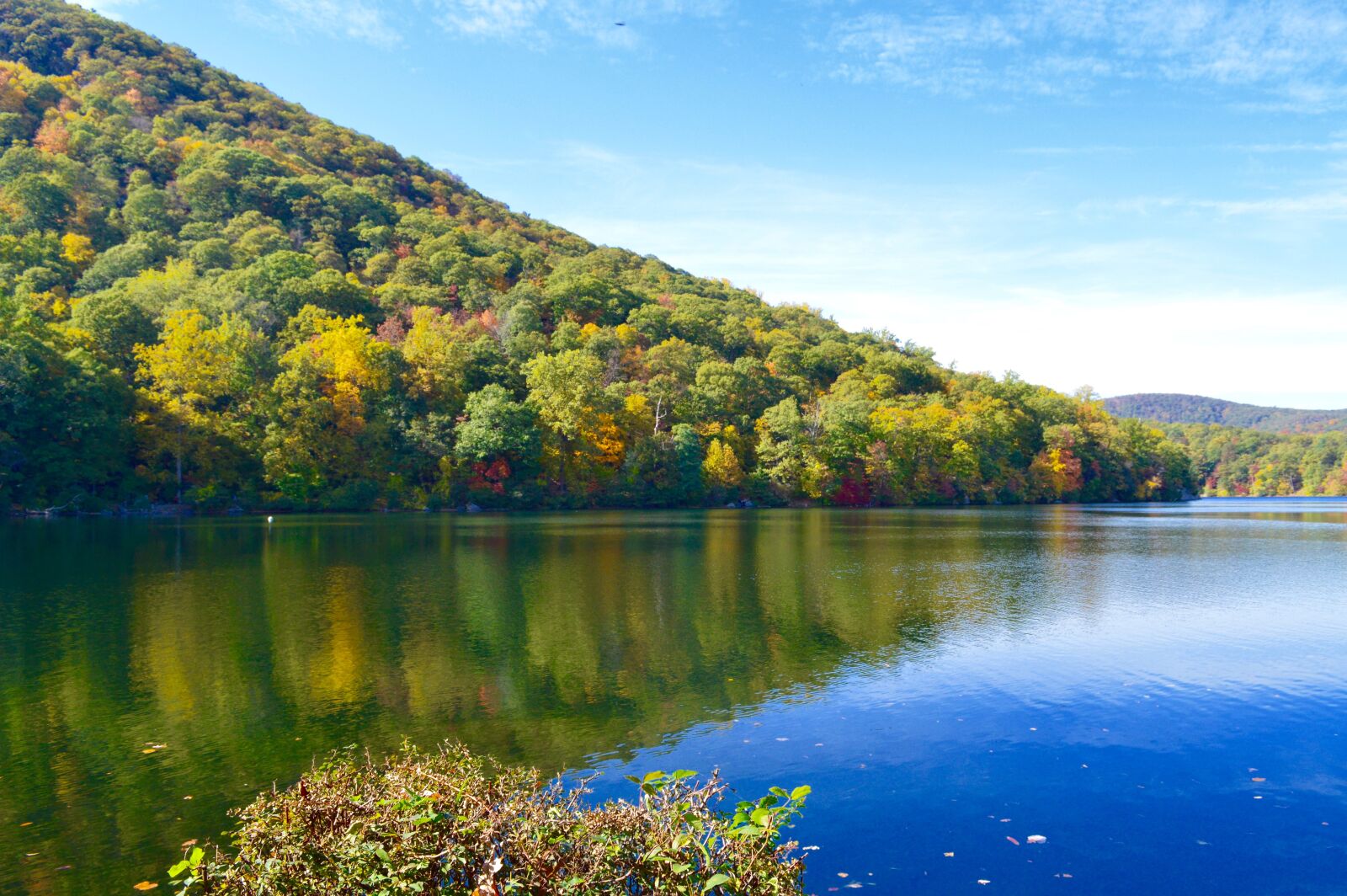Nikon D3200 sample photo. Lakeside, fall, mountains photography