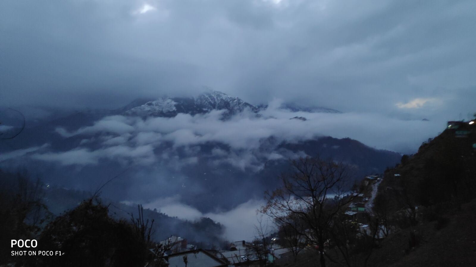 Xiaomi POCO F1 sample photo. Cloud, twilight, winter photography