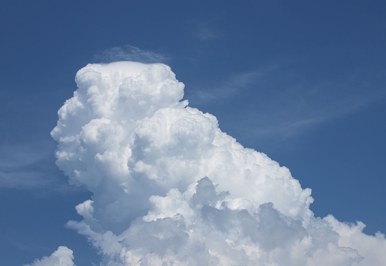 Canon EF 70-300mm F4-5.6 IS USM sample photo. Cloud, sky, nature photography