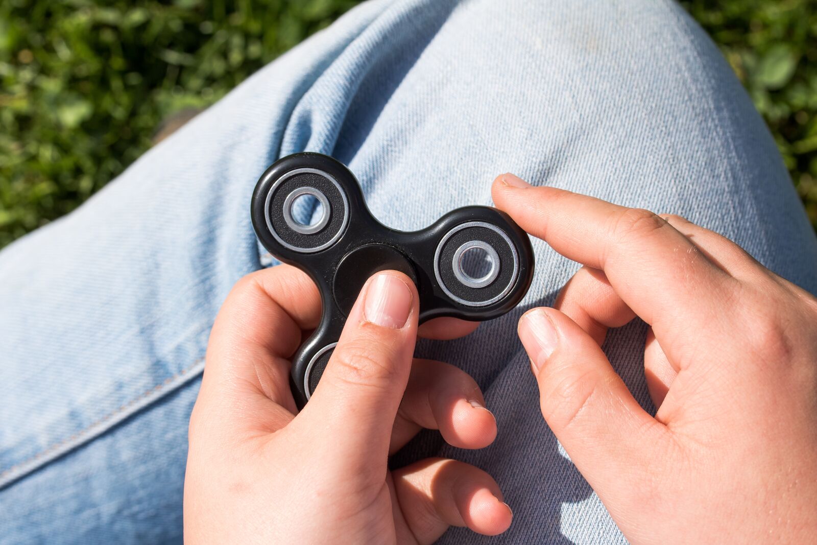 Canon EF-S 60mm F2.8 Macro USM sample photo. Fidget spinner, spinner, toys photography