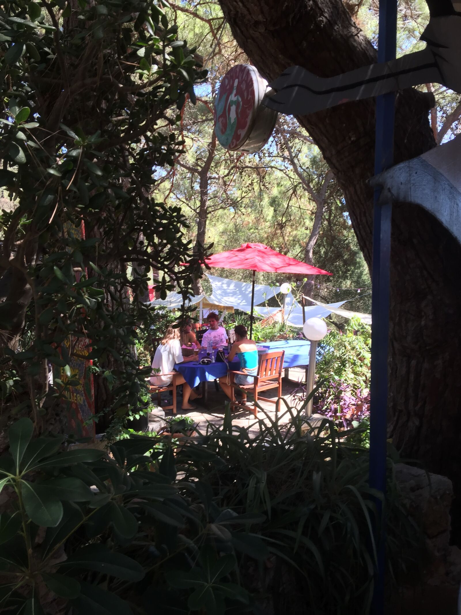 iPhone 6 Plus back camera 4.15mm f/2.2 sample photo. Mediterrean, flair, summerrestaurant photography