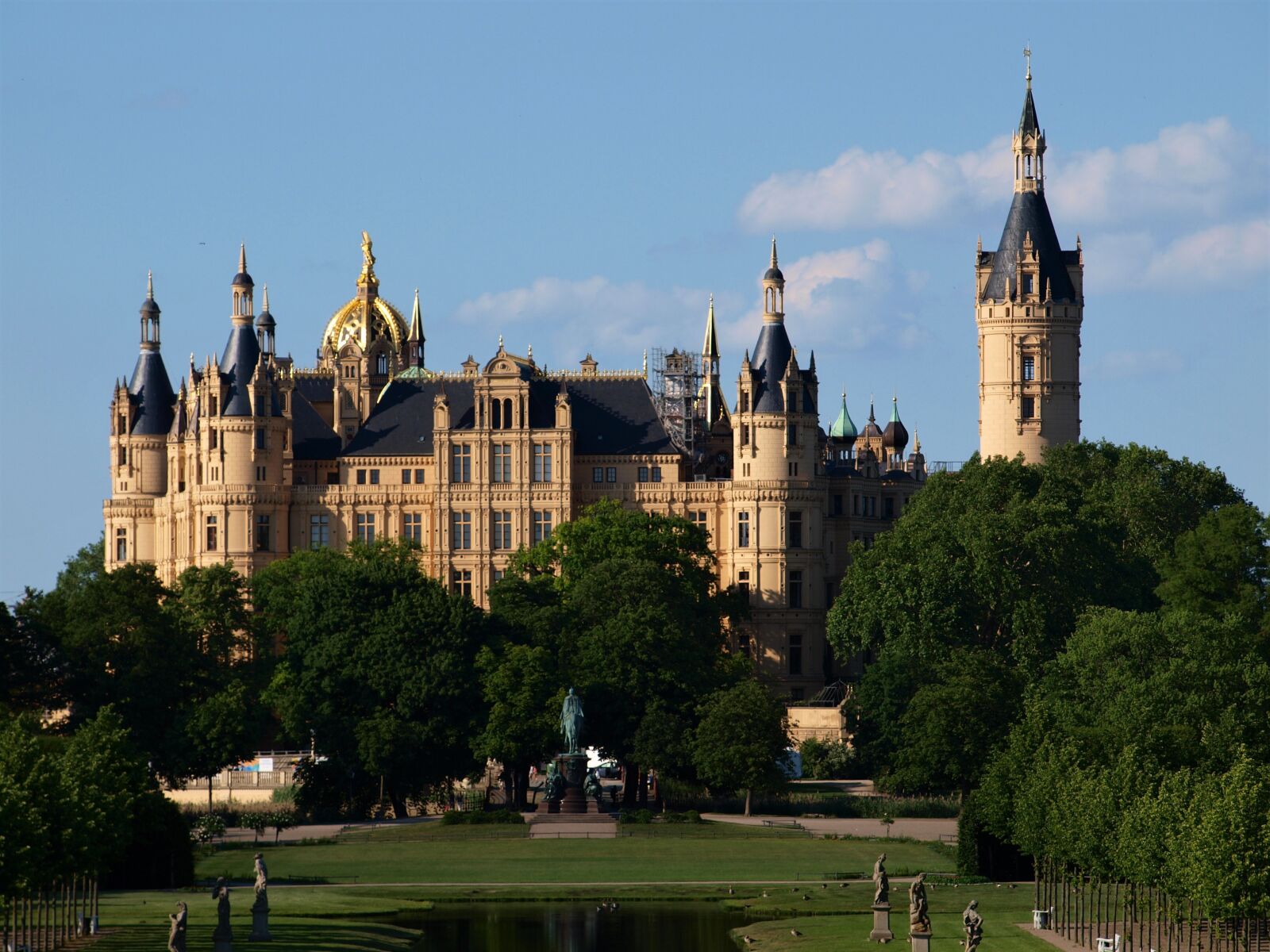 Olympus E-420 (EVOLT E-420) sample photo. Schwerin, schwerin castle, mecklenburg photography