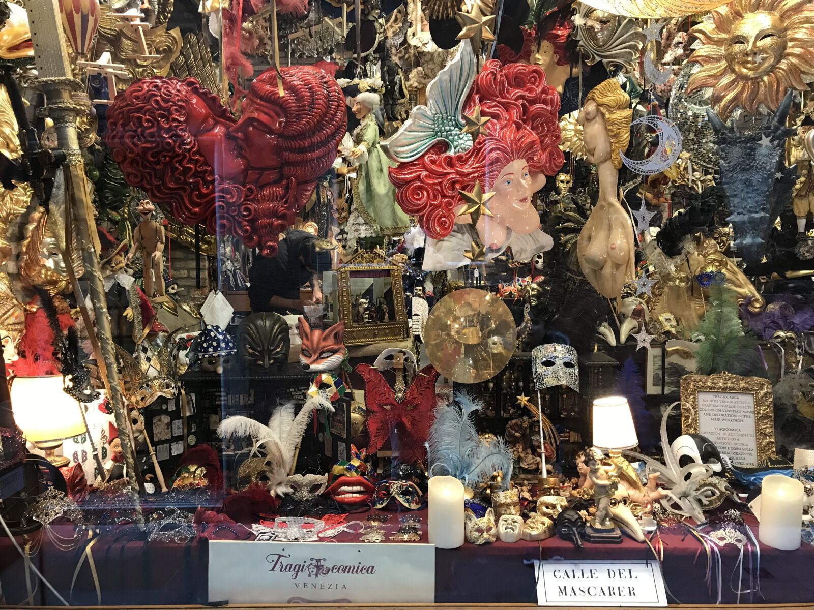 iPhone 7 back camera 3.99mm f/1.8 sample photo. Murano, showcase, shop photography