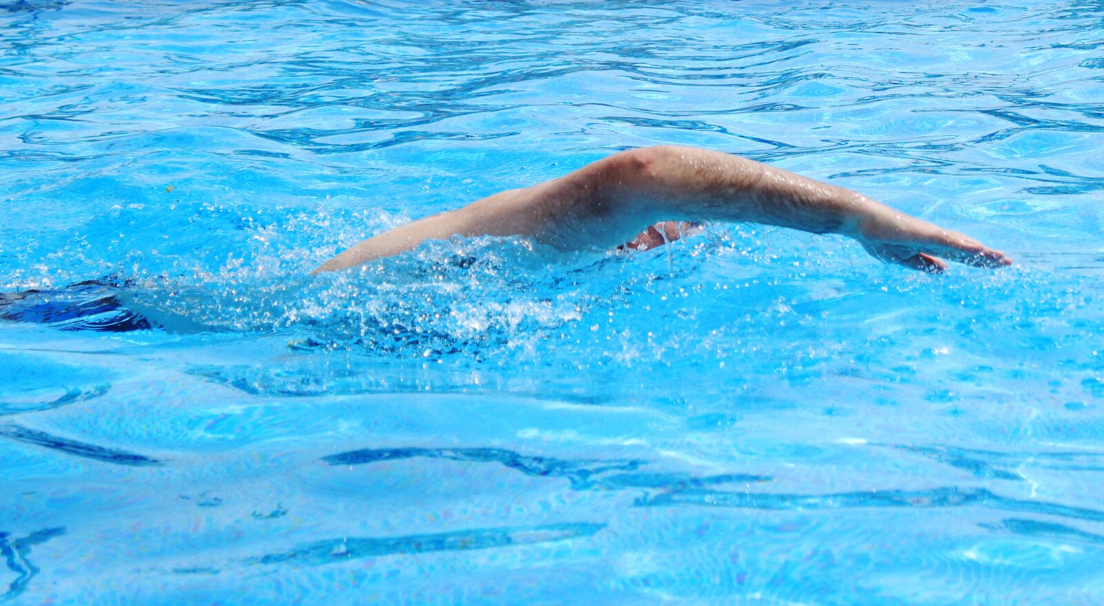 Canon EOS 1200D (EOS Rebel T5 / EOS Kiss X70 / EOS Hi) sample photo. Swimming, pool, swim photography