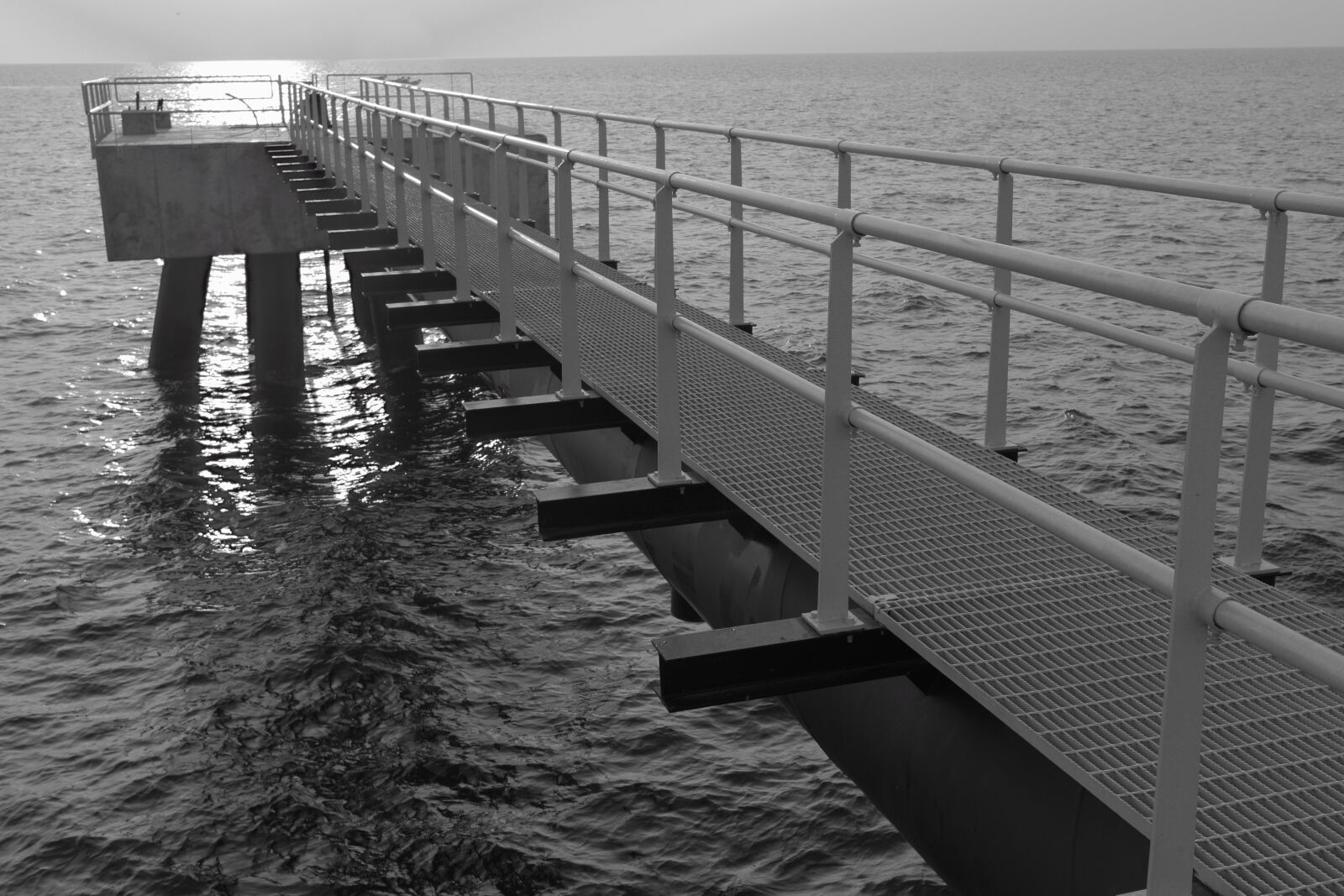 Canon EF-S 24mm F2.8 STM sample photo. Jetty at edges photography