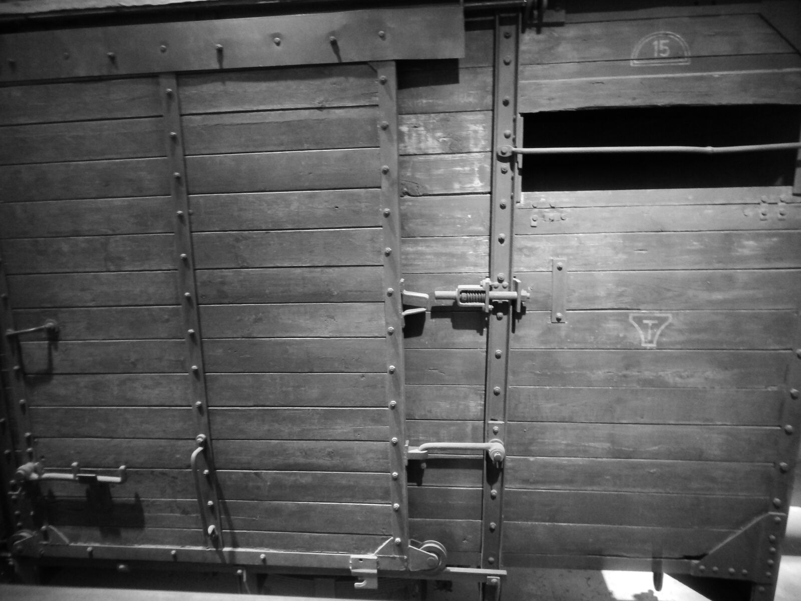 Nikon Coolpix L820 sample photo. Train, wood, metal photography