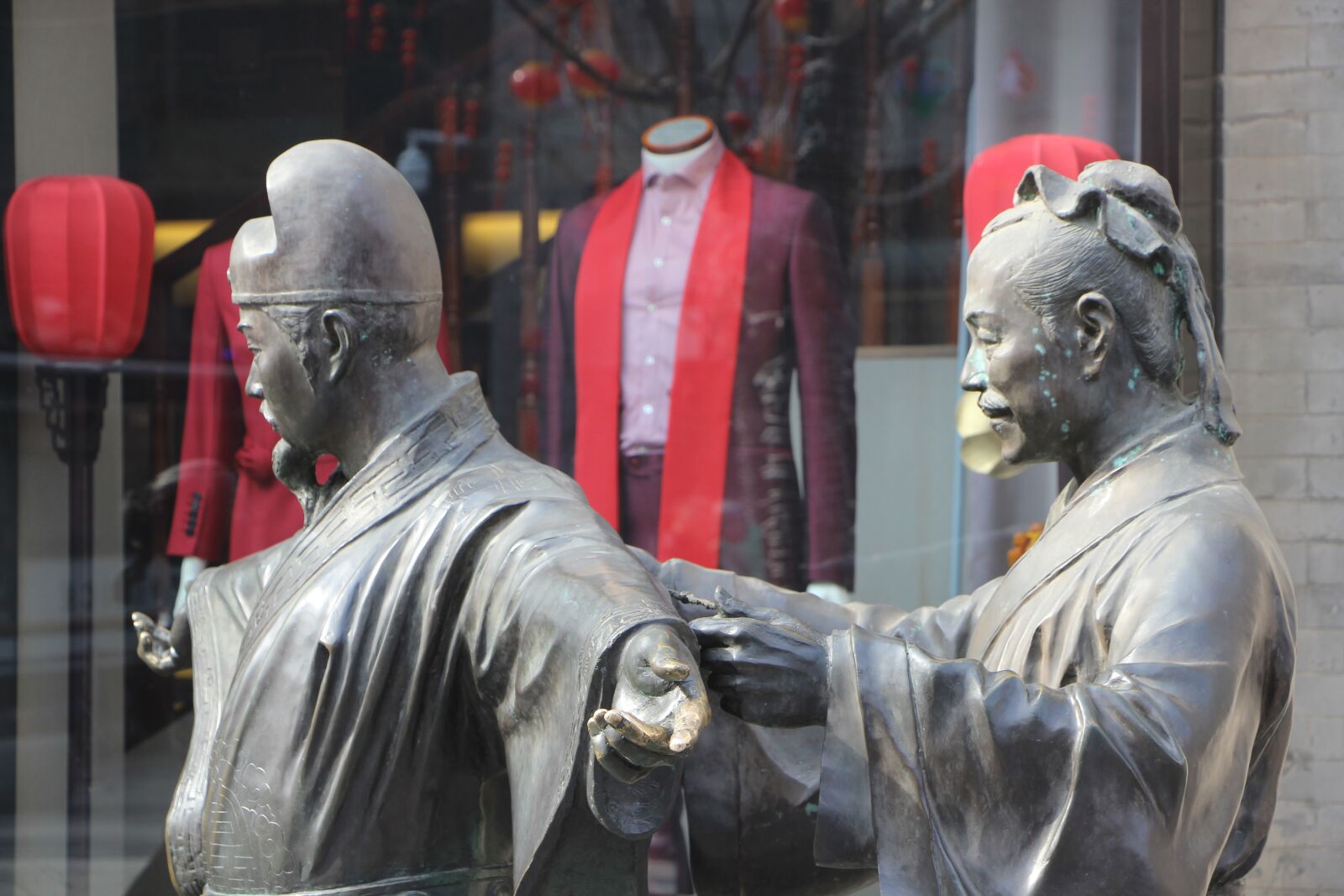 Canon EF-S 18-135mm F3.5-5.6 IS STM sample photo. Sculpture, ancient costume image photography