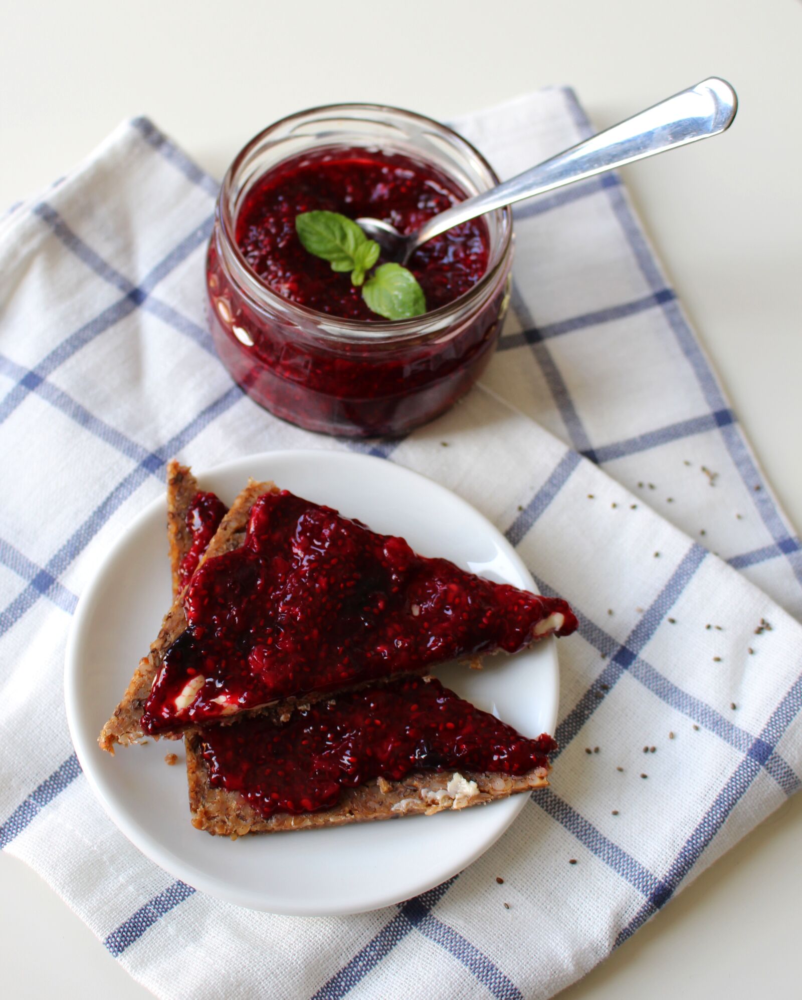 Canon EOS 700D (EOS Rebel T5i / EOS Kiss X7i) sample photo. Bread, chia seeds, jam photography