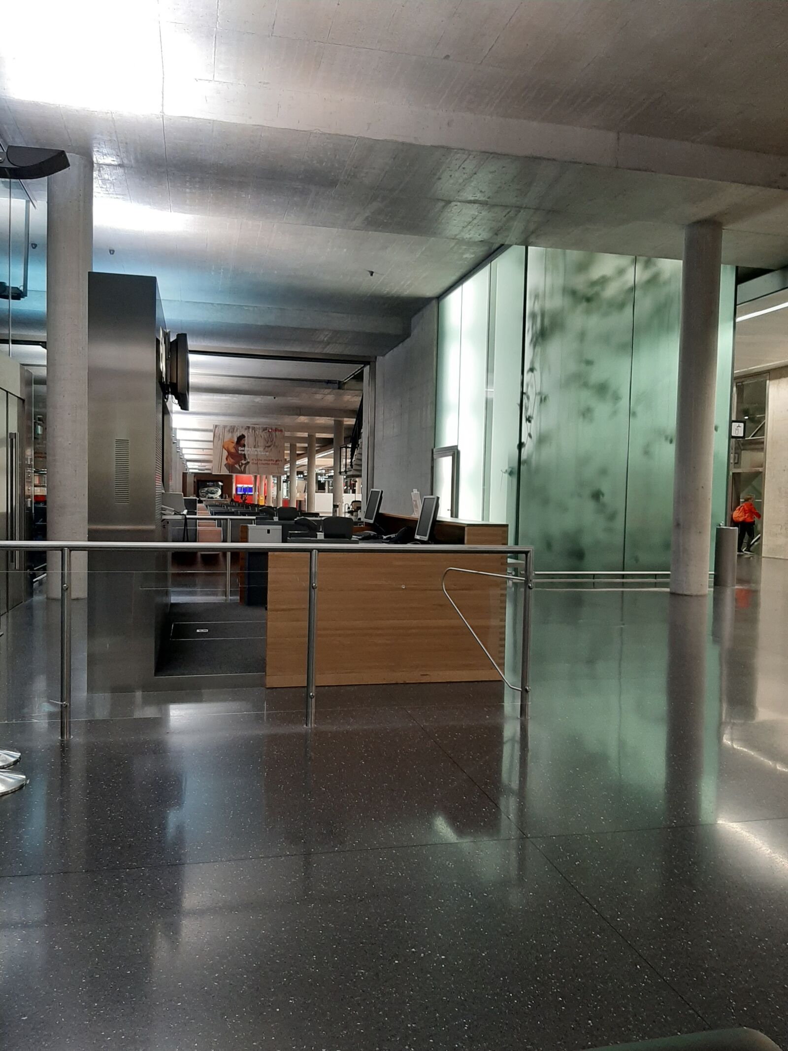 Samsung Galaxy A50 sample photo. Airport, shop, hall photography