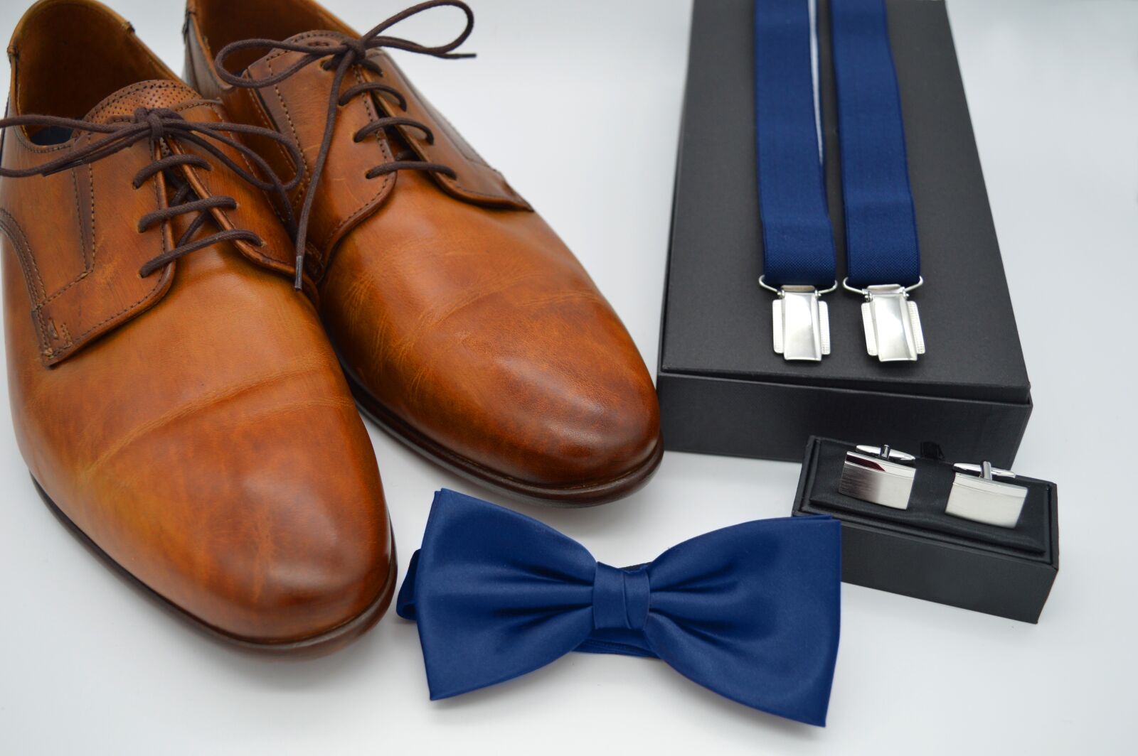 Nikon D3200 sample photo. Men's accessories, shoes, suspenders photography
