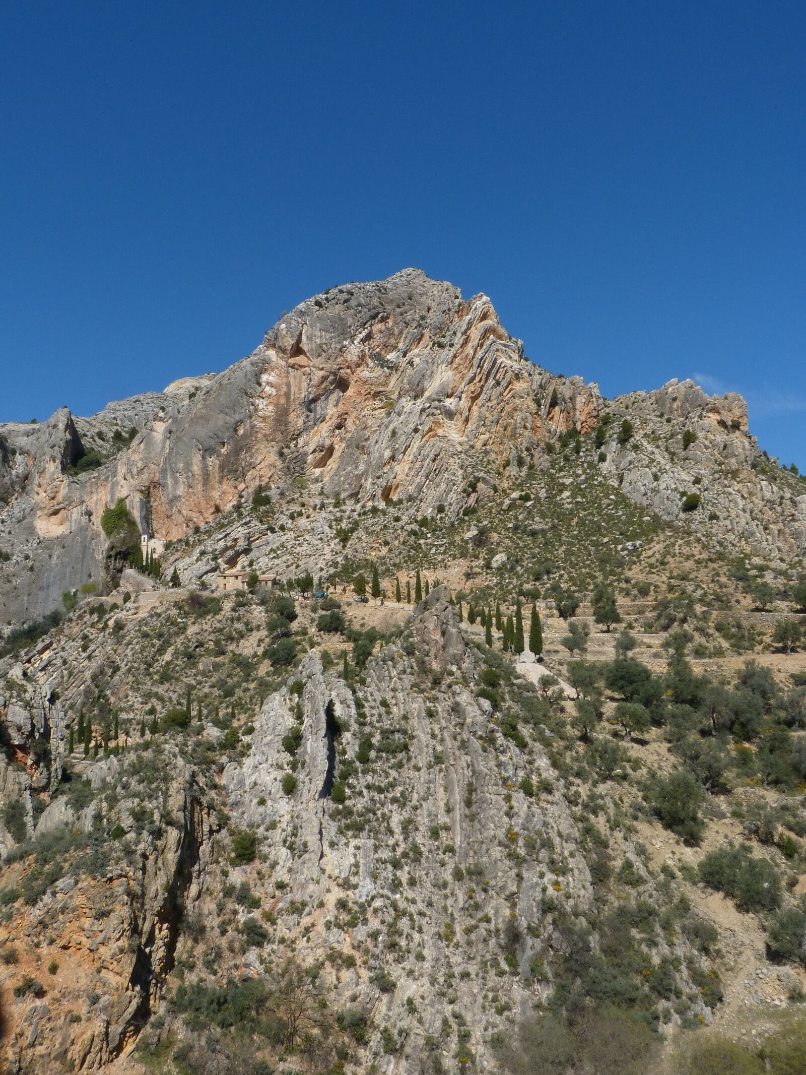 Panasonic DMC-FZ62 sample photo. Mountain, rocks, castellote photography