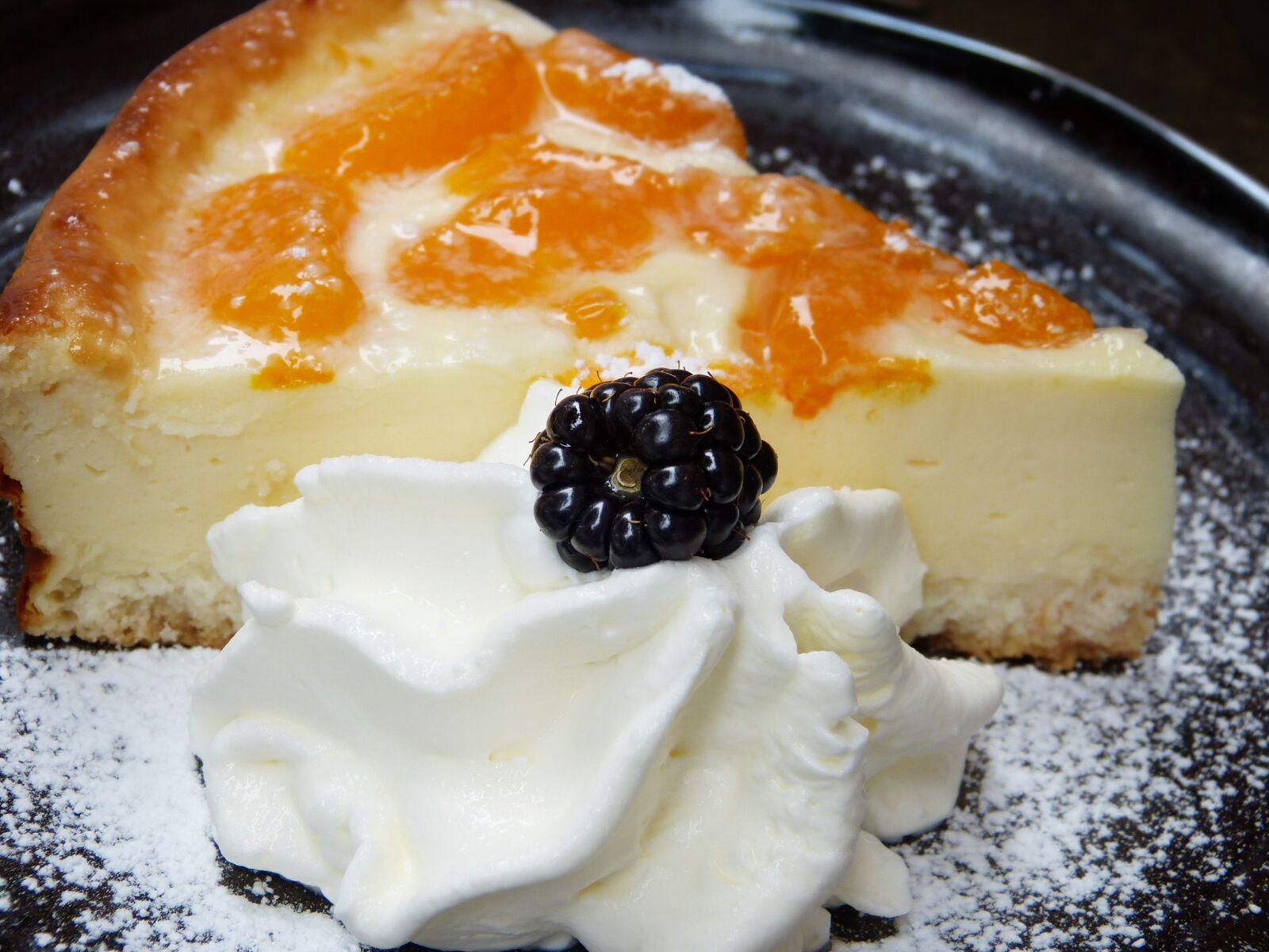 Panasonic Lumix DMC-FZ150 sample photo. Cheesecake, quark, cream photography