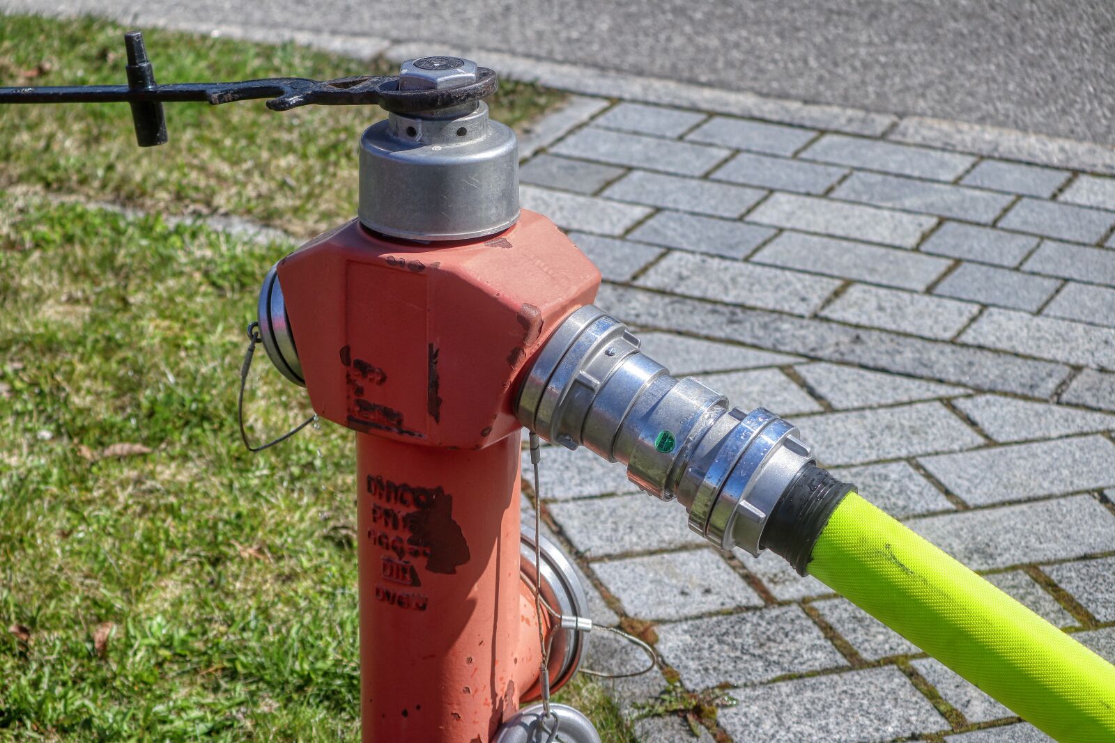 Canon EOS 80D + Canon EF-S 55-250mm F4-5.6 IS II sample photo. Hydrant, fire, pressure photography