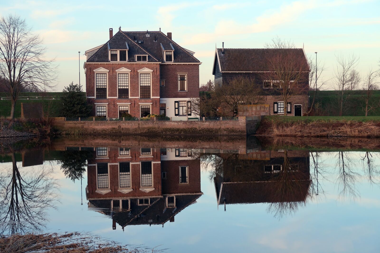 Canon PowerShot G7 X Mark II sample photo. Reflection, house, water photography