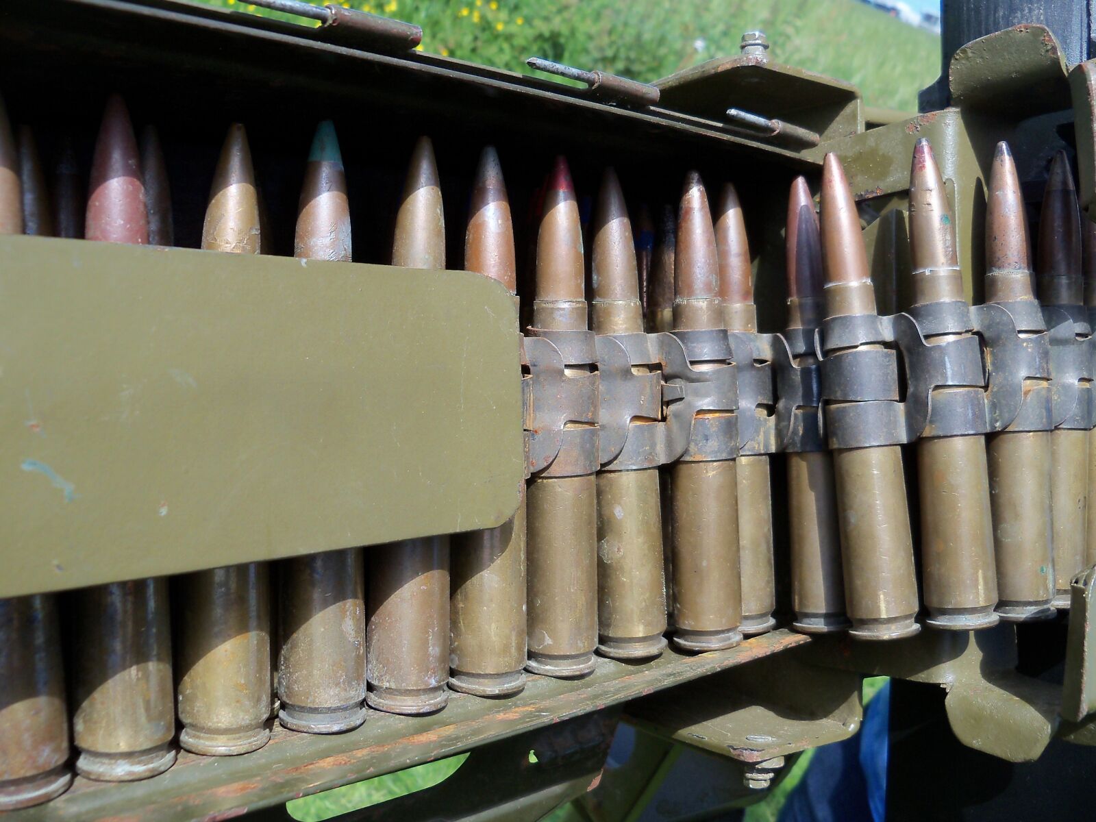 Kodak EasyShare Z915 sample photo. Cartridges anti-aircraft, second war photography