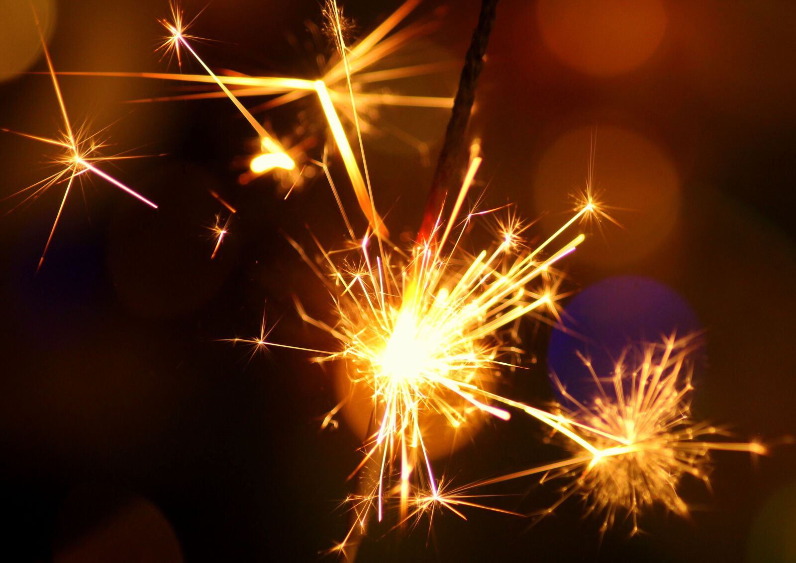 Canon EOS 1200D (EOS Rebel T5 / EOS Kiss X70 / EOS Hi) sample photo. Sparkler, sparks, new year's photography
