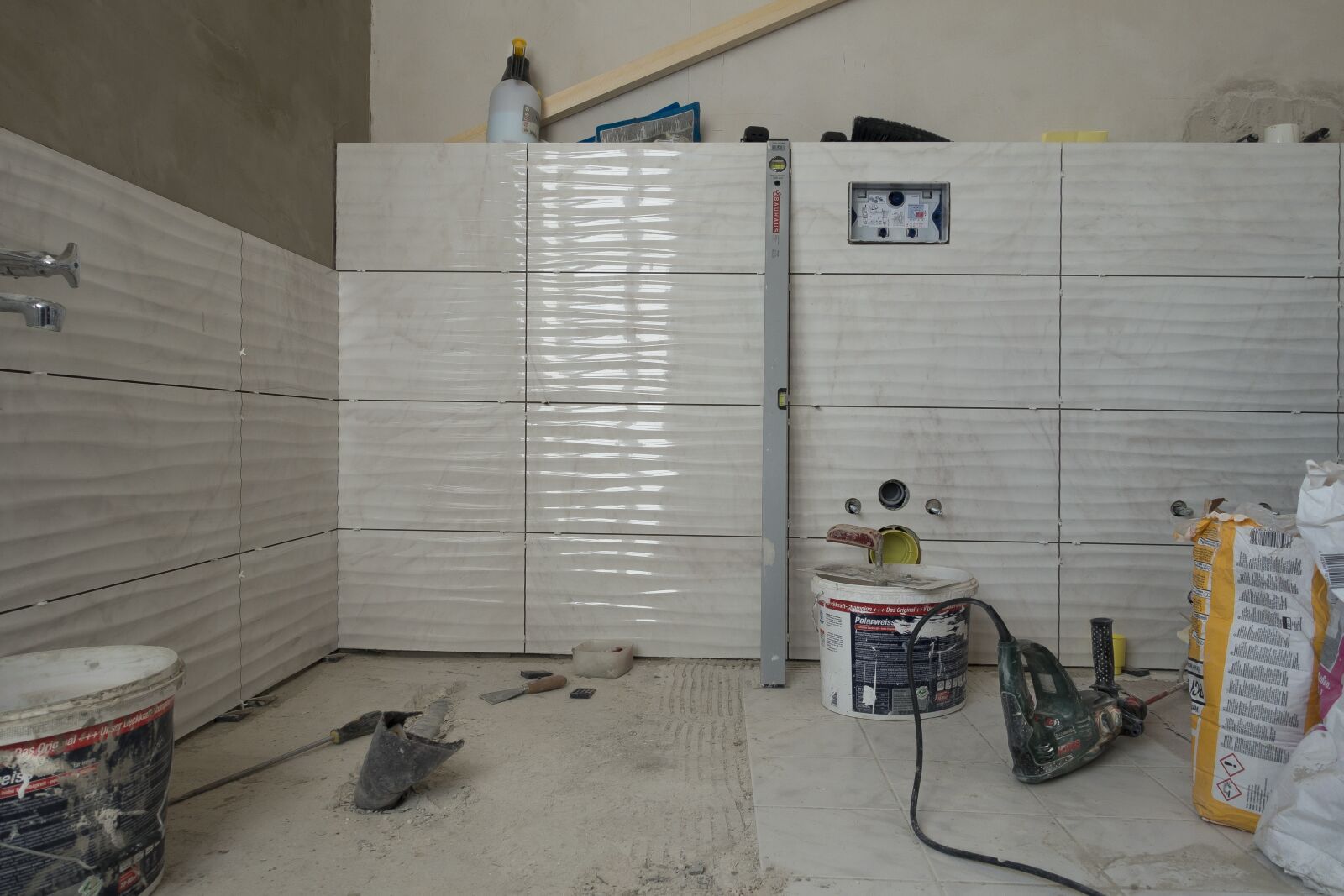 Sony Cyber-shot DSC-RX100 III sample photo. Bad, renovation, tiles photography