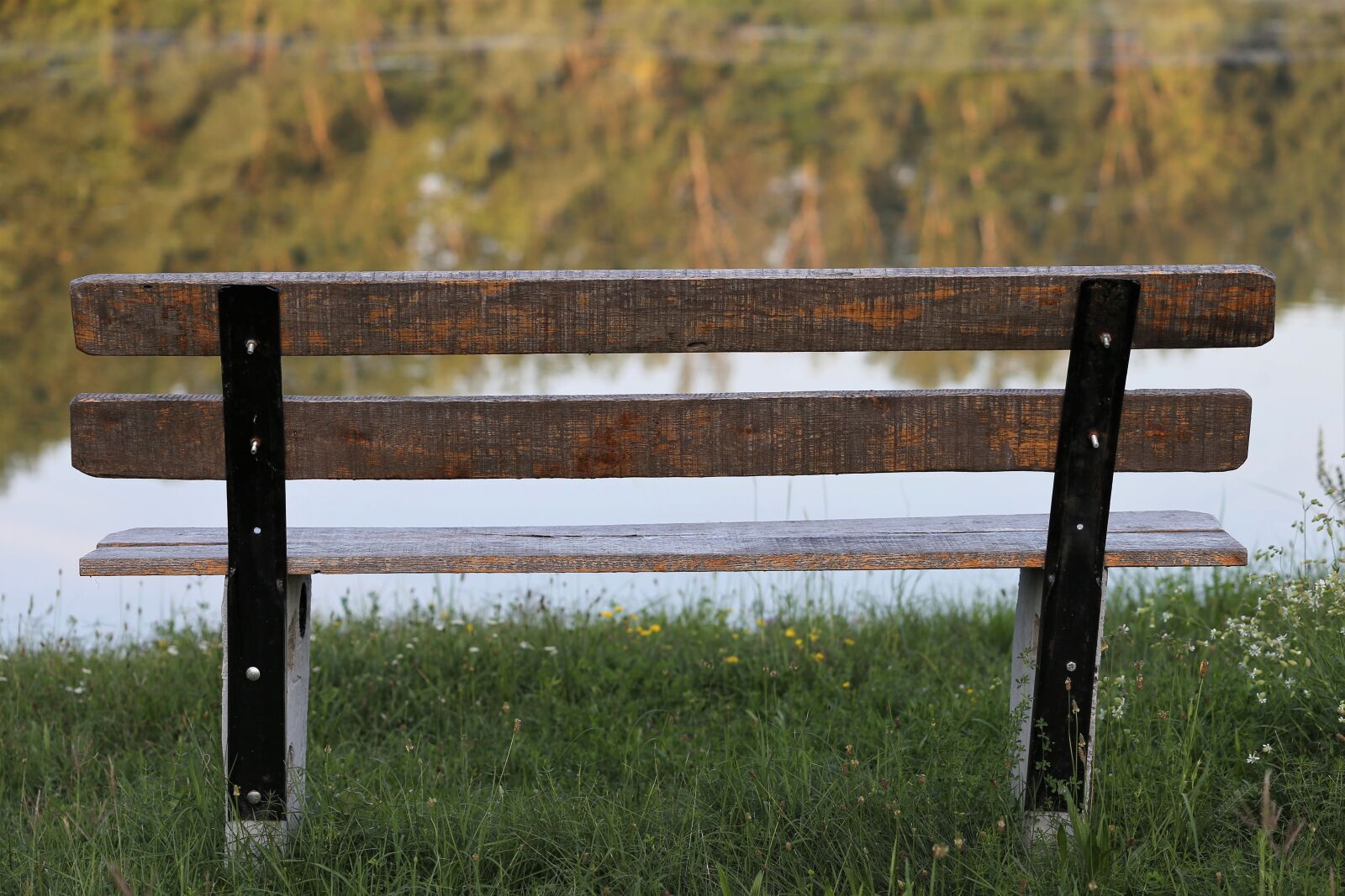 Canon EF 70-300 F4-5.6 IS II USM sample photo. Empty bench, lake, water photography