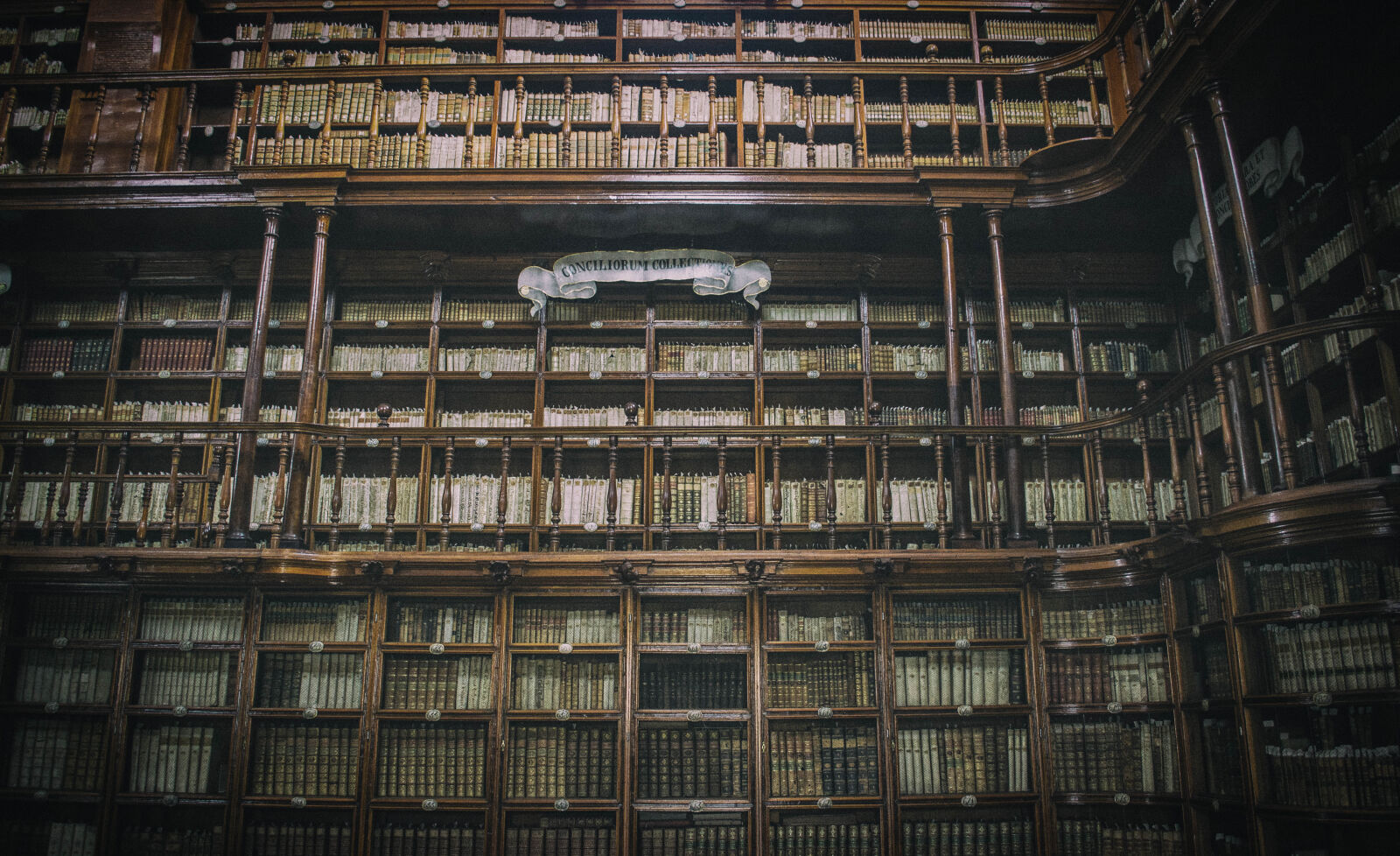 Nikon D5200 sample photo. Architecture, book, books, buildings photography