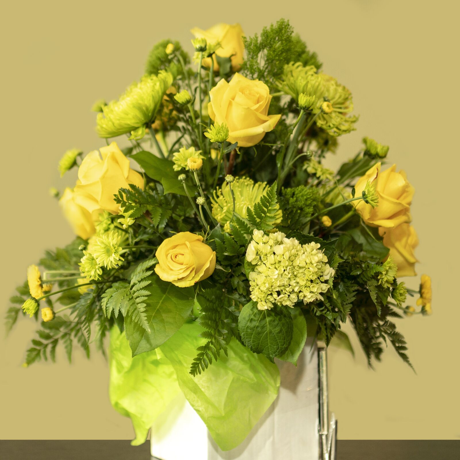 #180 50/1.4 sample photo. Yellow rose, flower arrangement photography