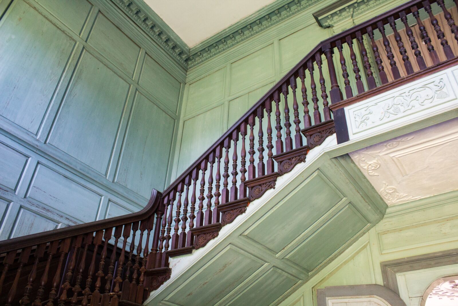 Canon EOS 600D (Rebel EOS T3i / EOS Kiss X5) sample photo. Staircase, stairs, railing photography