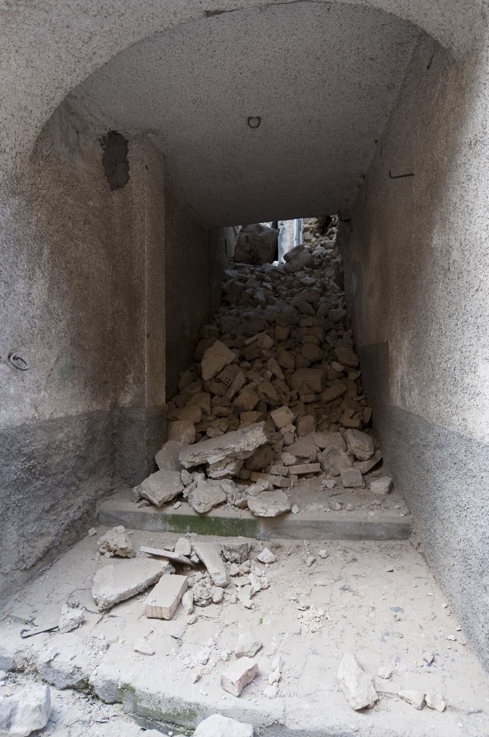 Nikon D300 sample photo. Earthquake, rubble, l'aquila photography