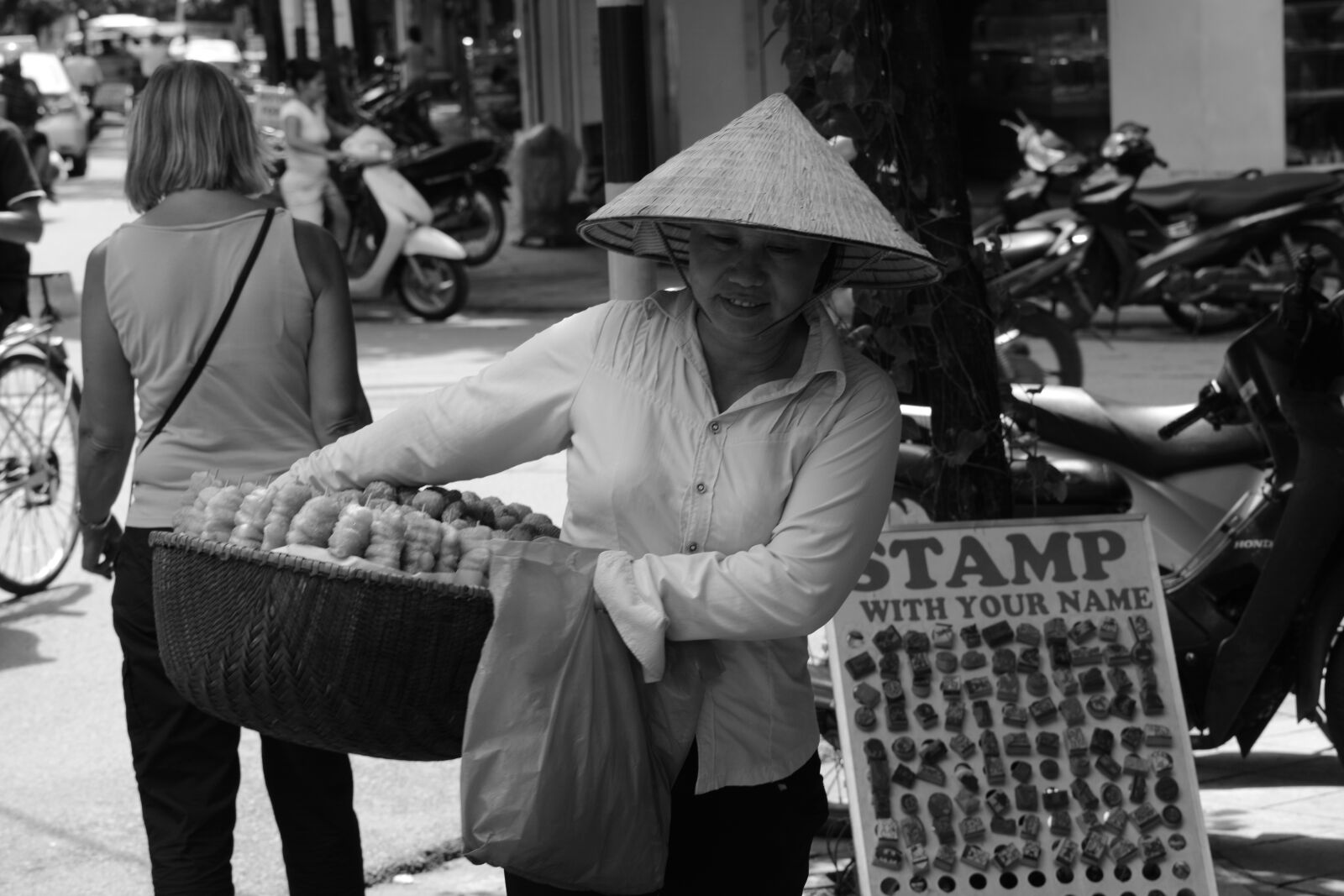 Nikon D7100 sample photo. Vietnam, street trading, saigon photography