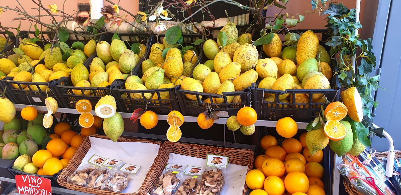 Samsung Galaxy Note9 sample photo. Lemon, the market, sicily photography
