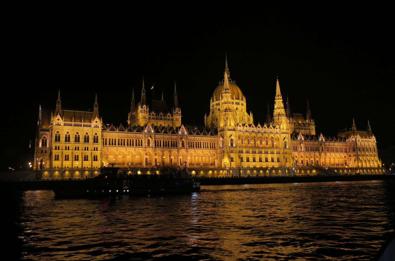 Canon PowerShot G9 X sample photo. Budapest, parliment, night cruise photography