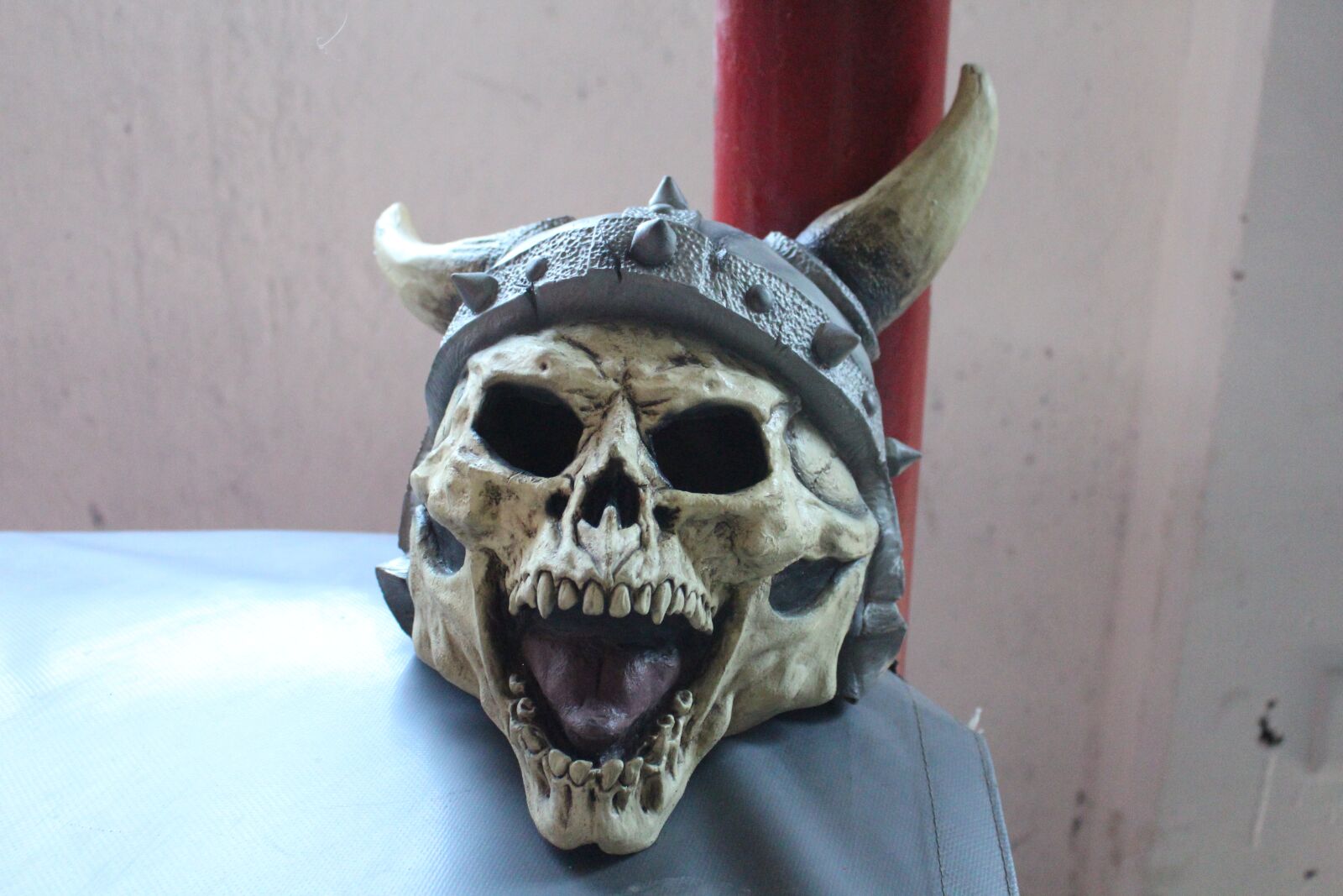 Canon EOS 700D (EOS Rebel T5i / EOS Kiss X7i) + Canon EF-S 18-55mm F3.5-5.6 IS STM sample photo. Mask, skull, masks photography