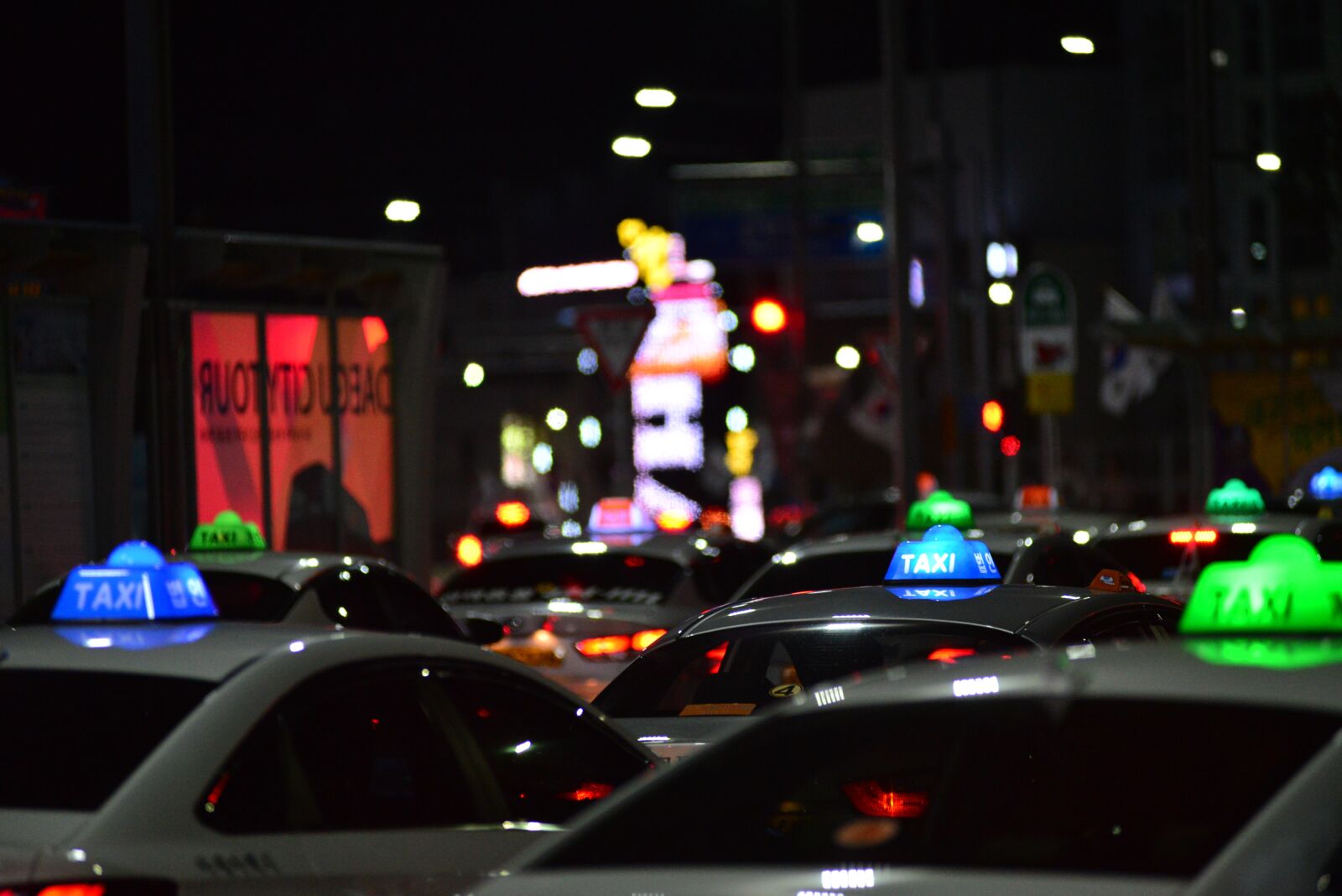 Nikon D600 sample photo. Taxi, tail color, etc photography