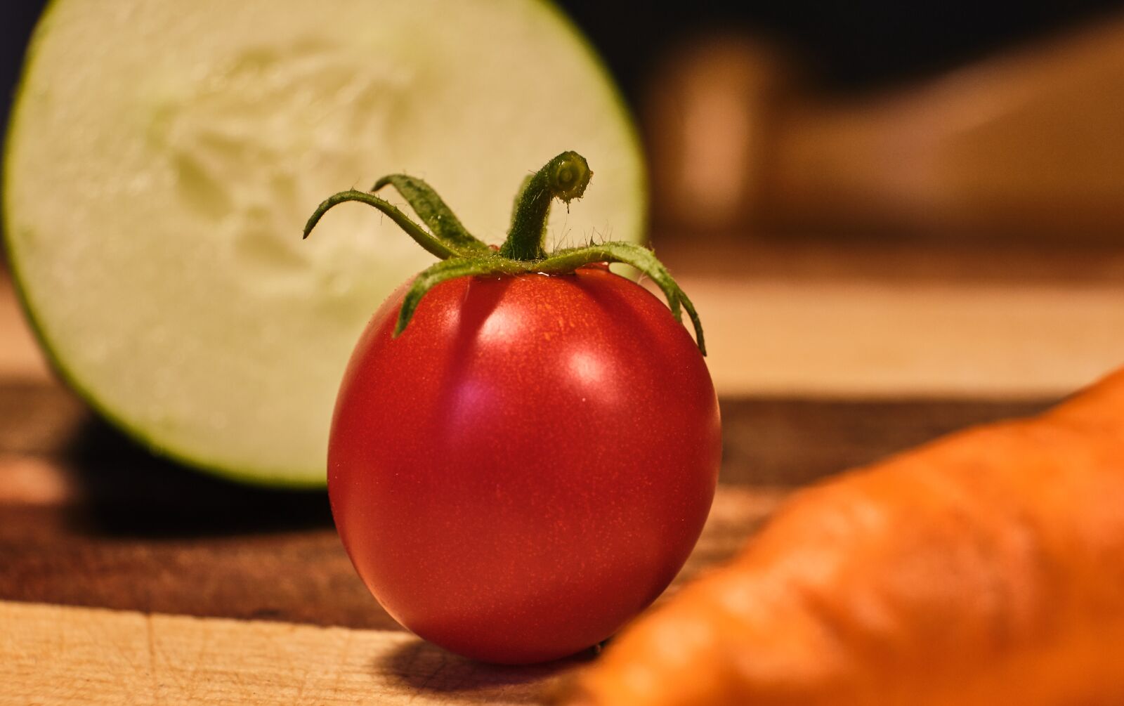 Fujifilm XF 18-55mm F2.8-4 R LM OIS sample photo. Vegetables, tomato, cucumber photography