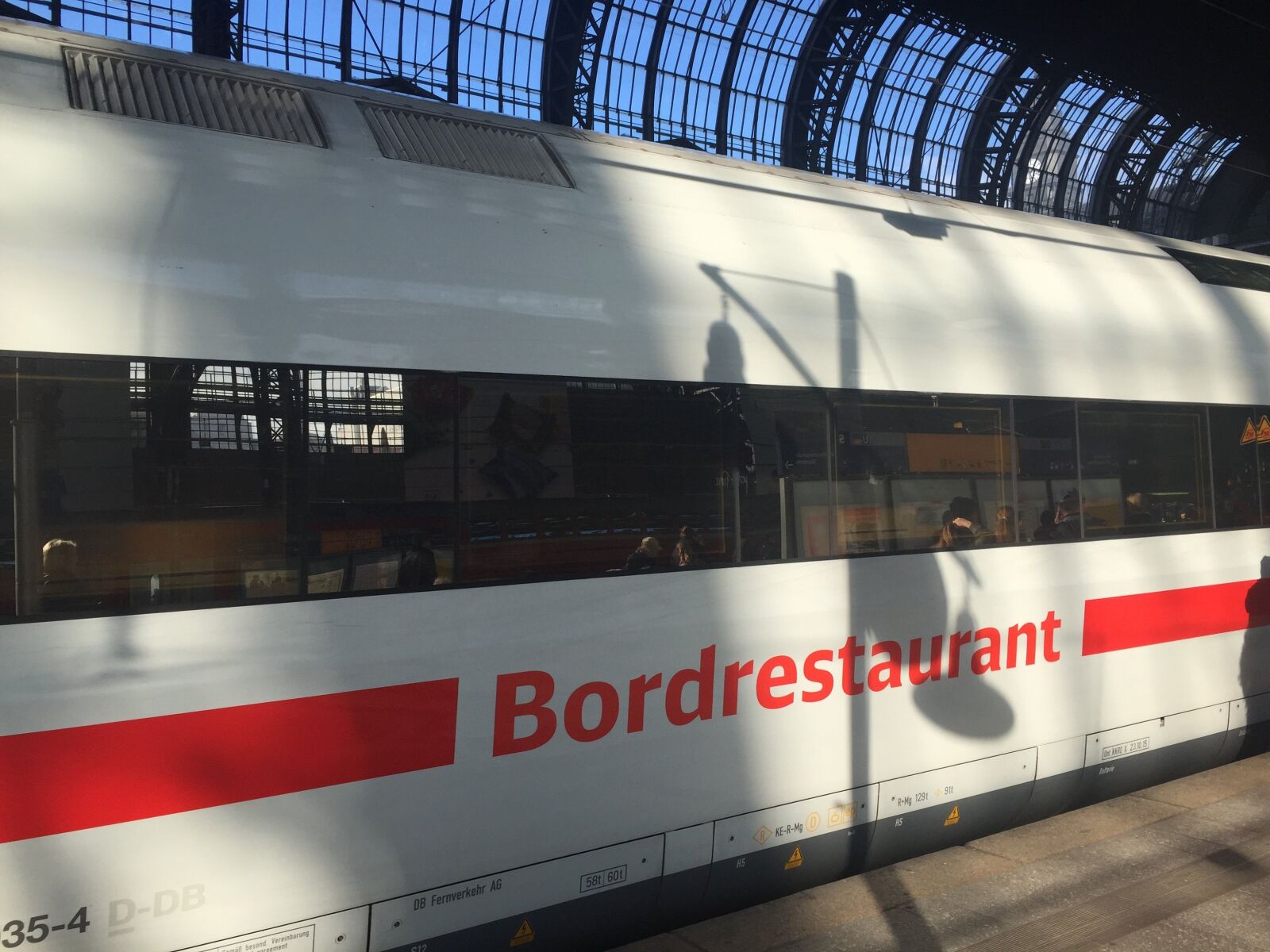 Apple iPhone 6 sample photo. Train, railway station, hamburg photography