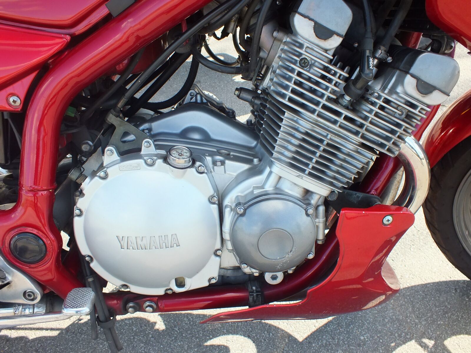 Fujifilm FinePix HS35EXR sample photo. Motor, yamaha, red photography