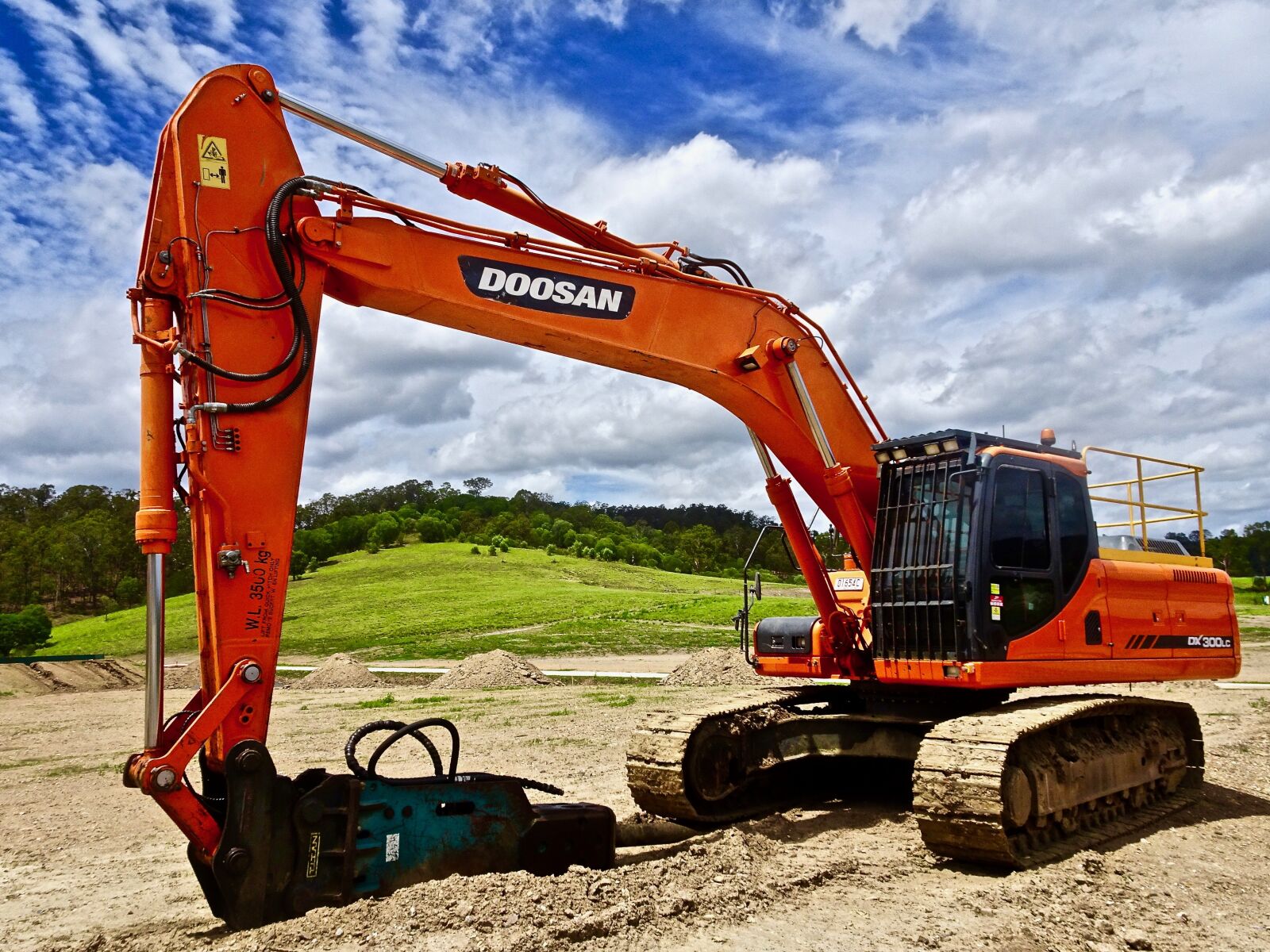 Sony Cyber-shot DSC-HX90V sample photo. Machinery, digger, excavator photography